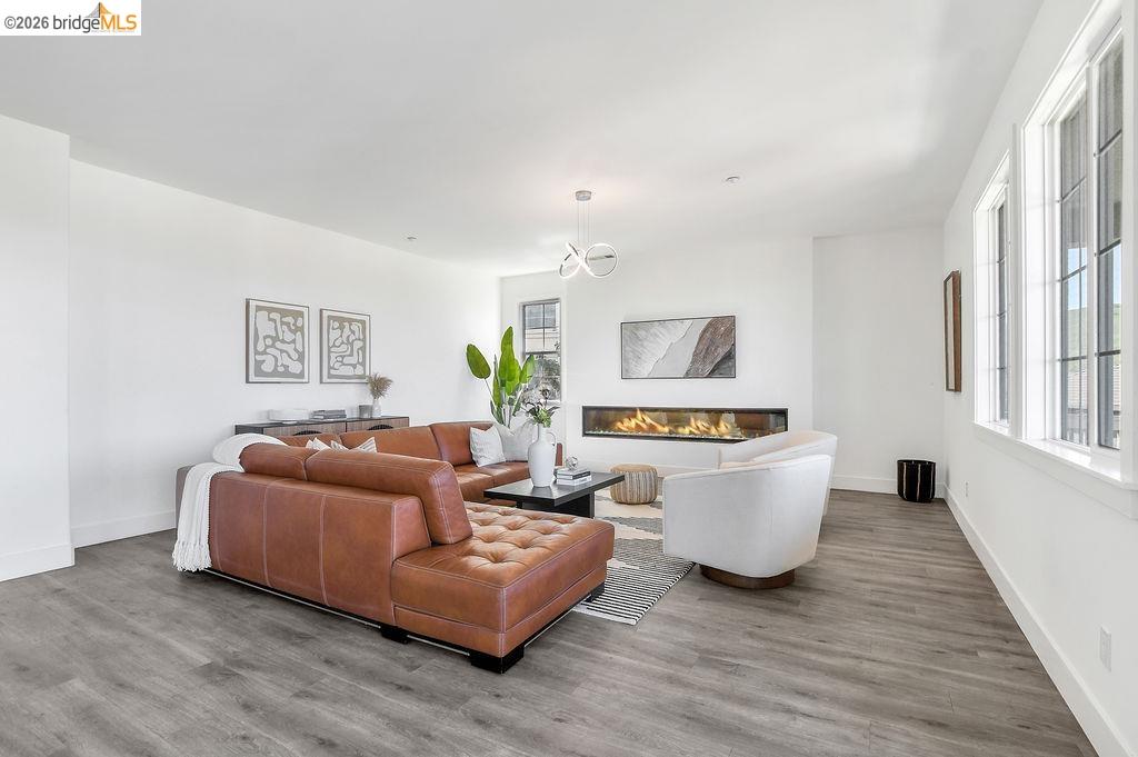 Detail Gallery Image 8 of 39 For 115 Delta Vista Ln, Pittsburg,  CA 94565-4316 - 4 Beds | 3 Baths