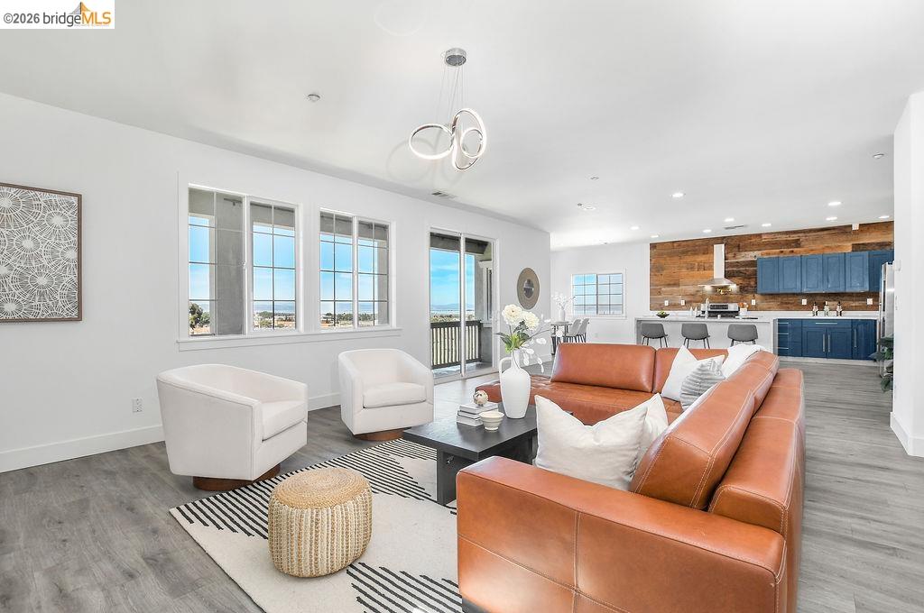 Detail Gallery Image 9 of 39 For 115 Delta Vista Ln, Pittsburg,  CA 94565-4316 - 4 Beds | 3 Baths