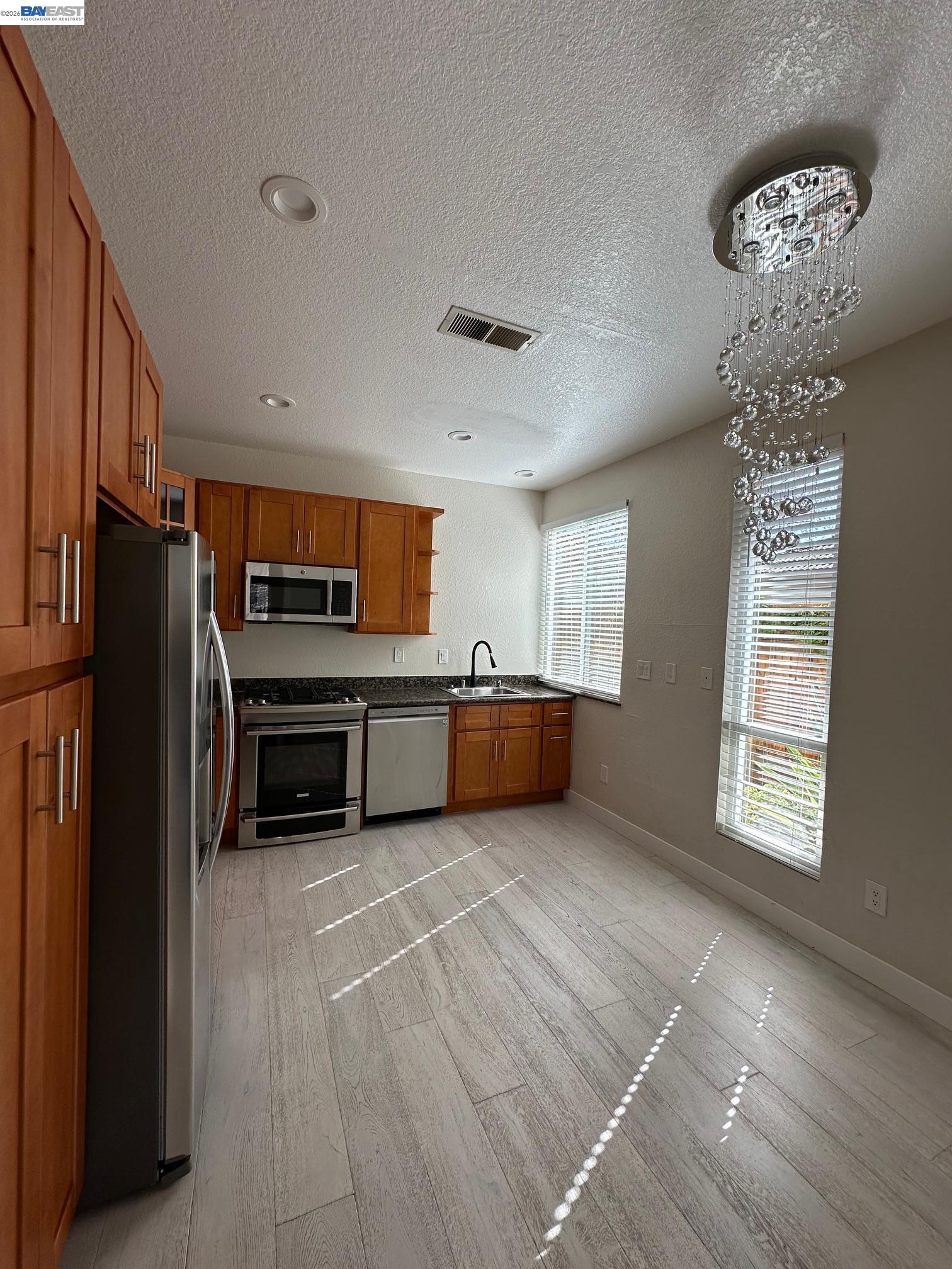 Detail Gallery Image 3 of 13 For 912 Vista Pointe Dr, San Ramon,  CA 94582 - 3 Beds | 2/1 Baths