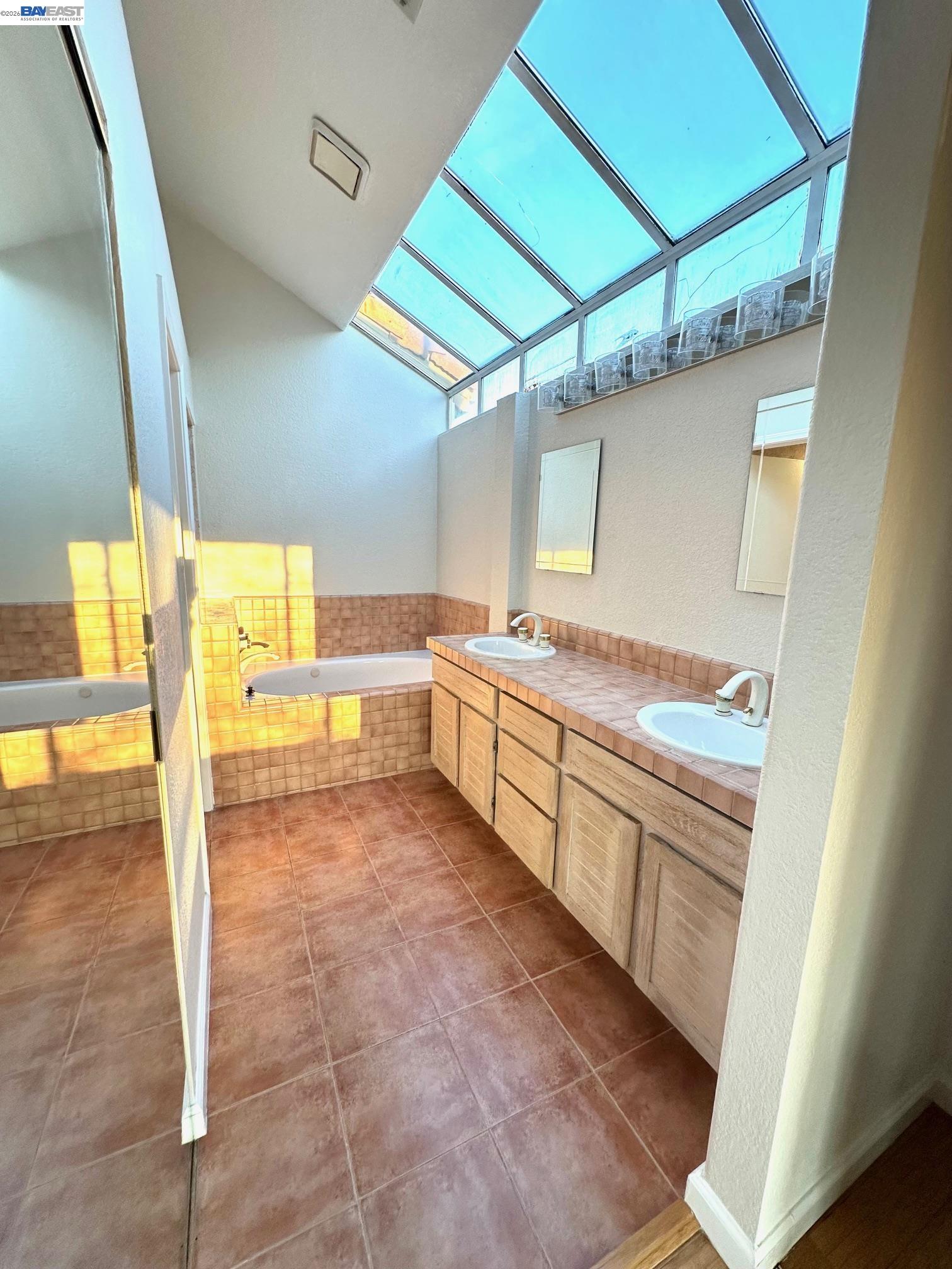 Detail Gallery Image 7 of 13 For 912 Vista Pointe Dr, San Ramon,  CA 94582 - 3 Beds | 2/1 Baths