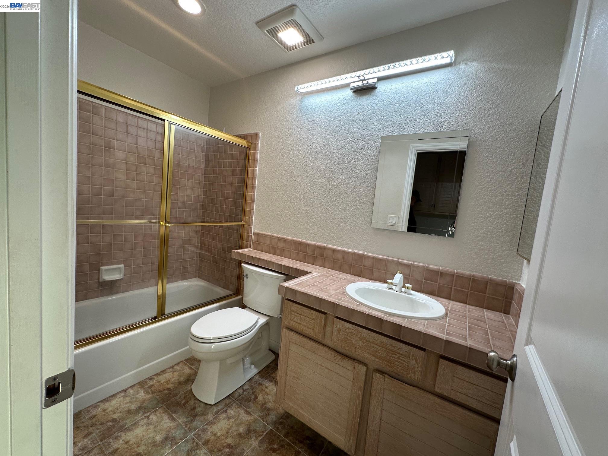 Detail Gallery Image 9 of 13 For 912 Vista Pointe Dr, San Ramon,  CA 94582 - 3 Beds | 2/1 Baths