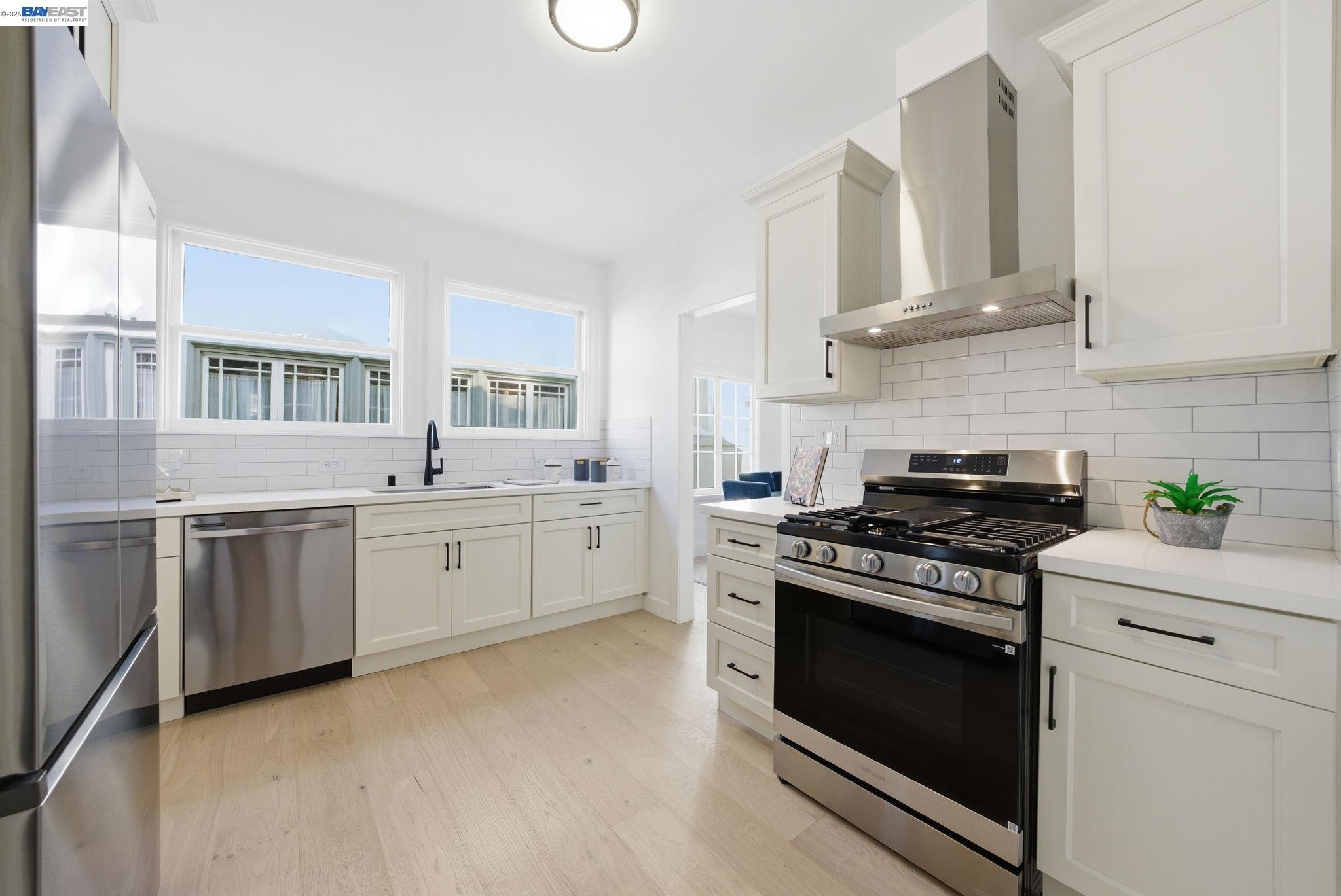 Detail Gallery Image 12 of 39 For 661 Brookwood Pl, Oakland,  CA 94610 - 3 Beds | 3 Baths