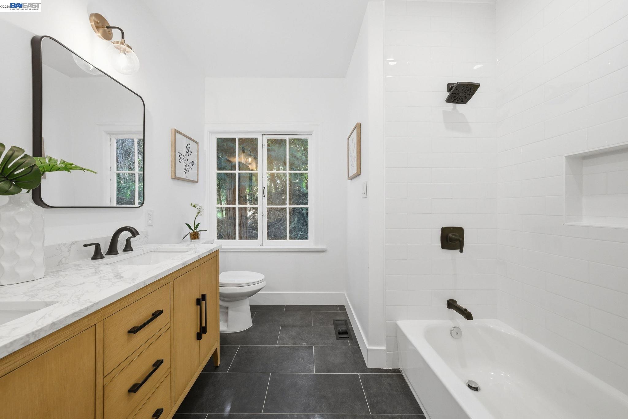 Detail Gallery Image 20 of 39 For 661 Brookwood Pl, Oakland,  CA 94610 - 3 Beds | 3 Baths