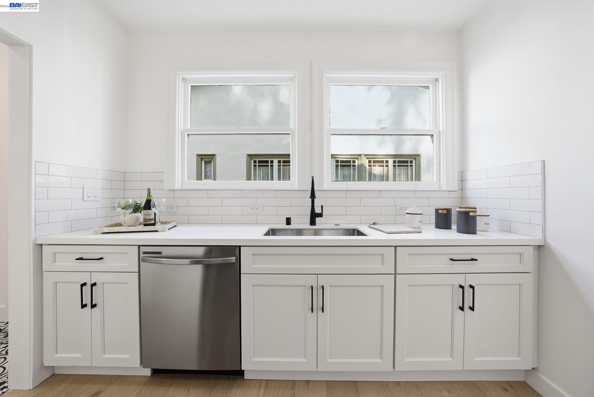 Detail Gallery Image 10 of 39 For 661 Brookwood Pl, Oakland,  CA 94610 - 3 Beds | 3 Baths