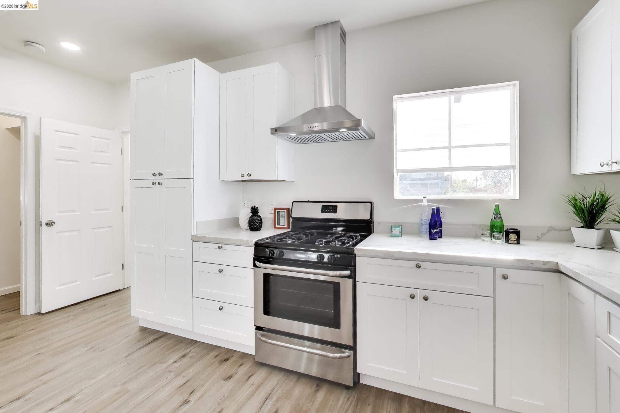 Detail Gallery Image 8 of 36 For 1978 Rosedale Ave, Oakland,  CA 94601 - 4 Beds | 2 Baths