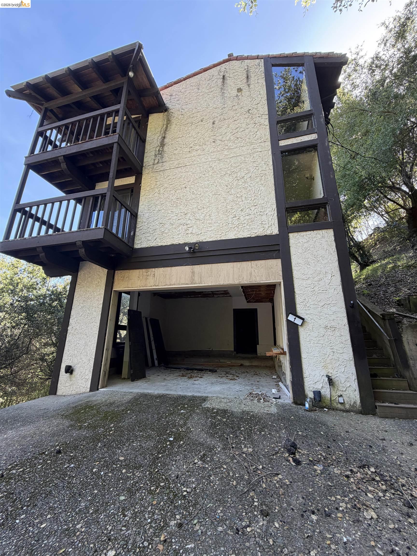 Detail Gallery Image 2 of 37 For 90 Devin Dr, Moraga,  CA 94556 - 5 Beds | 4/1 Baths