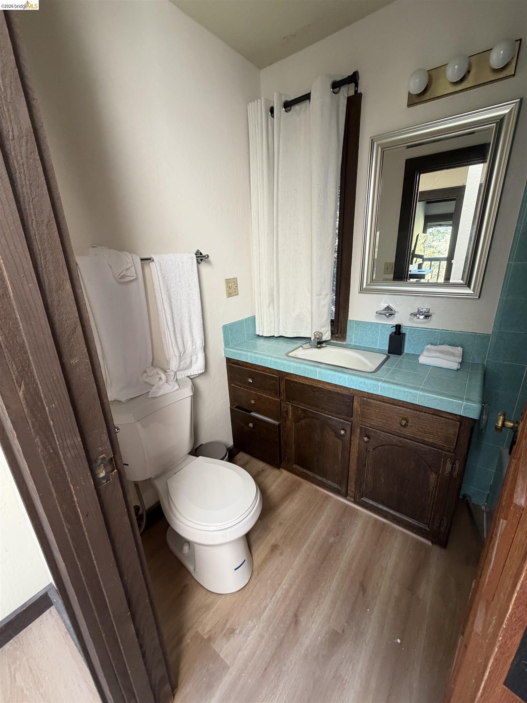 Detail Gallery Image 11 of 37 For 90 Devin Dr, Moraga,  CA 94556 - 5 Beds | 4/1 Baths