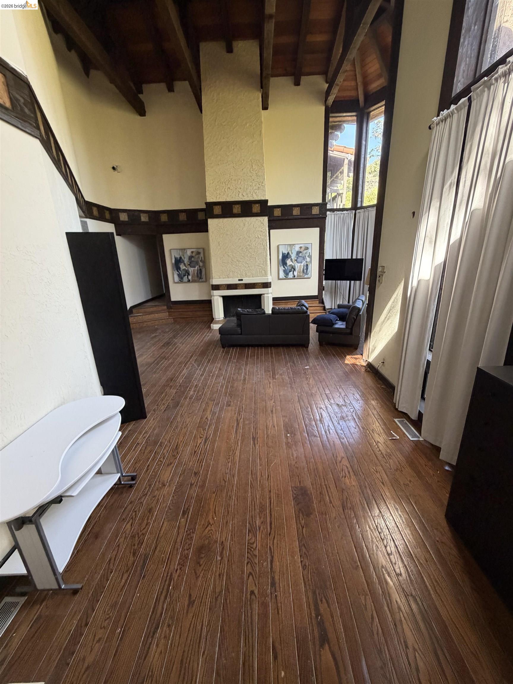 Detail Gallery Image 5 of 37 For 90 Devin Dr, Moraga,  CA 94556 - 5 Beds | 4/1 Baths