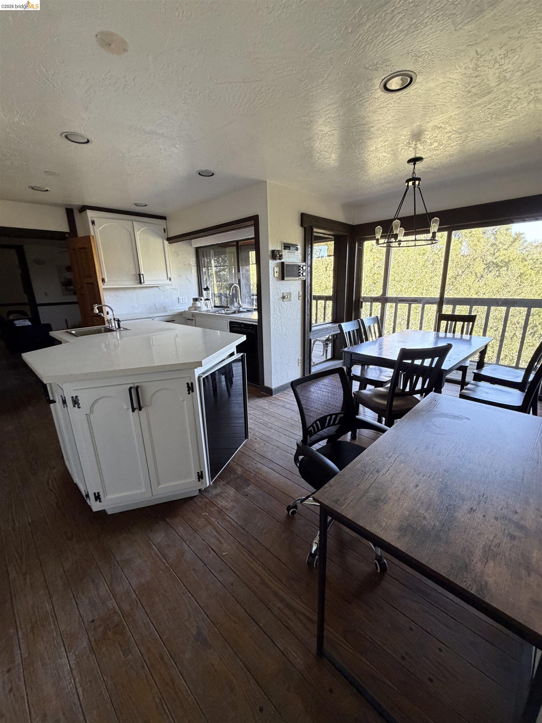 Detail Gallery Image 6 of 37 For 90 Devin Dr, Moraga,  CA 94556 - 5 Beds | 4/1 Baths