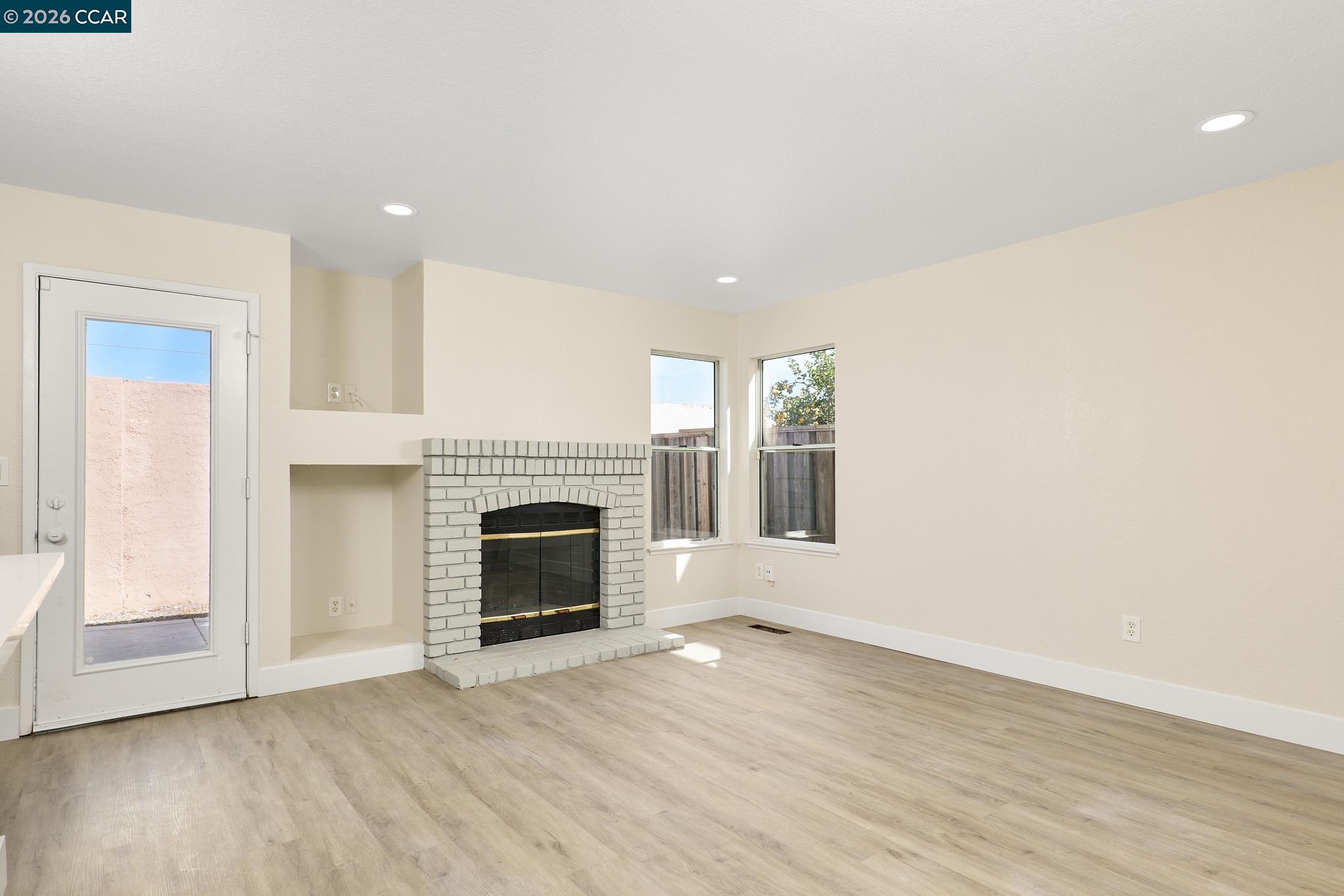 Detail Gallery Image 11 of 33 For 2169 Rain Drop Cir, Pittsburg,  CA 94565 - 4 Beds | 3 Baths