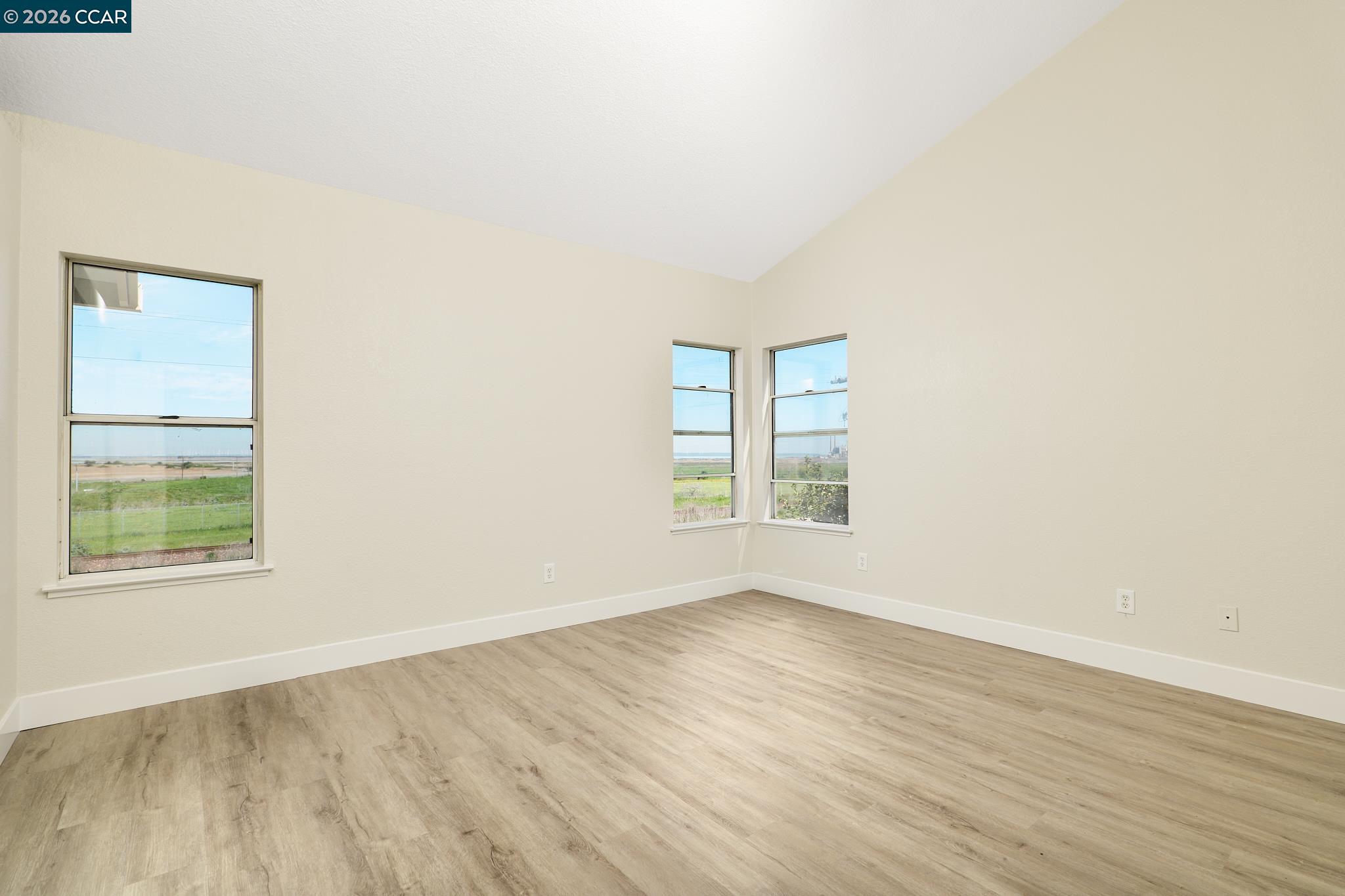 Detail Gallery Image 15 of 33 For 2169 Rain Drop Cir, Pittsburg,  CA 94565 - 4 Beds | 3 Baths