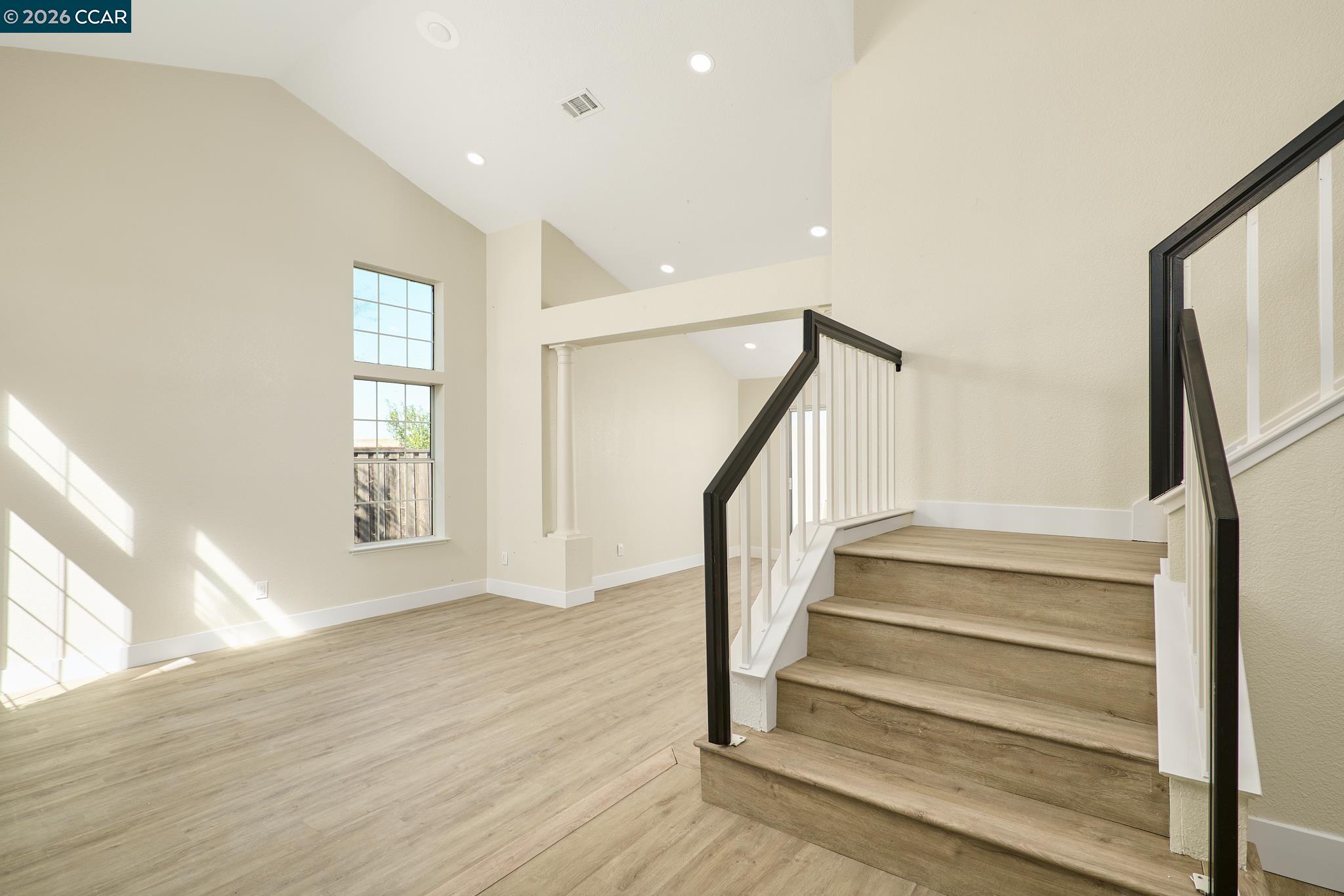 Detail Gallery Image 5 of 33 For 2169 Rain Drop Cir, Pittsburg,  CA 94565 - 4 Beds | 3 Baths