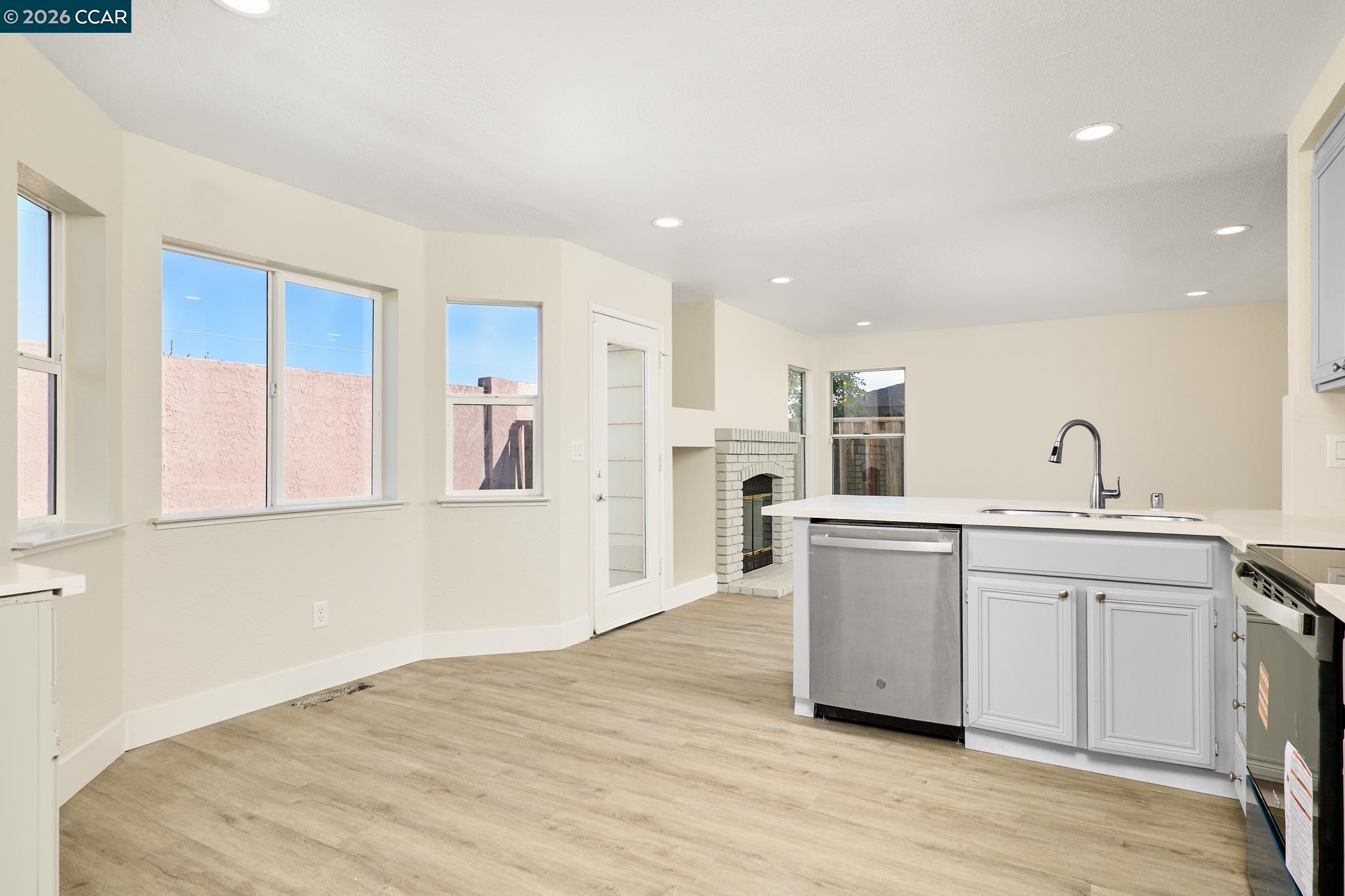 Detail Gallery Image 7 of 33 For 2169 Rain Drop Cir, Pittsburg,  CA 94565 - 4 Beds | 3 Baths