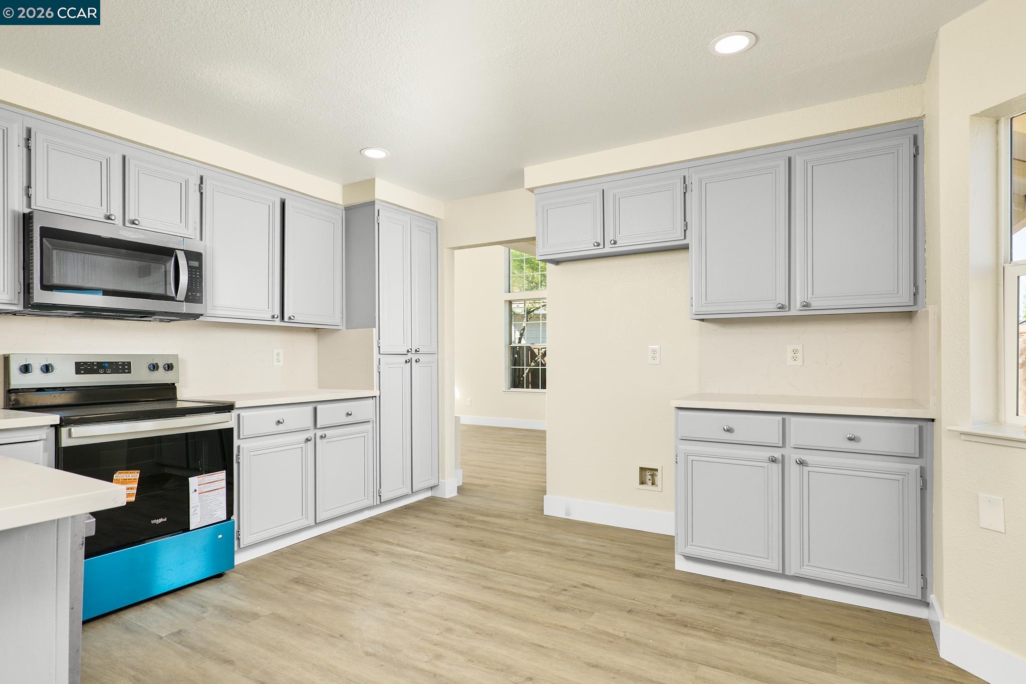 Detail Gallery Image 8 of 33 For 2169 Rain Drop Cir, Pittsburg,  CA 94565 - 4 Beds | 3 Baths