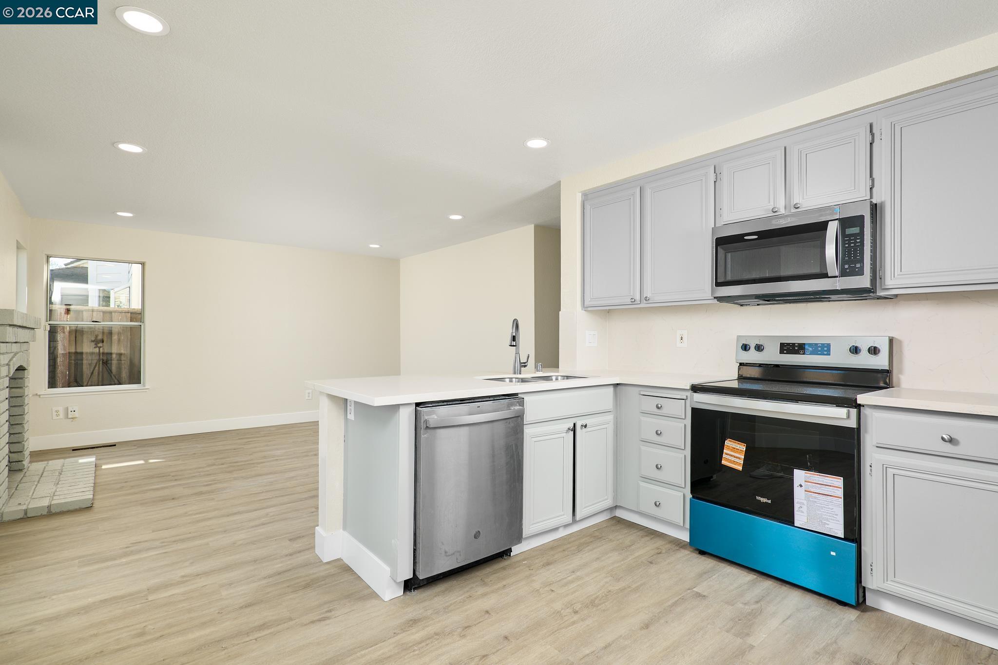 Detail Gallery Image 9 of 33 For 2169 Rain Drop Cir, Pittsburg,  CA 94565 - 4 Beds | 3 Baths