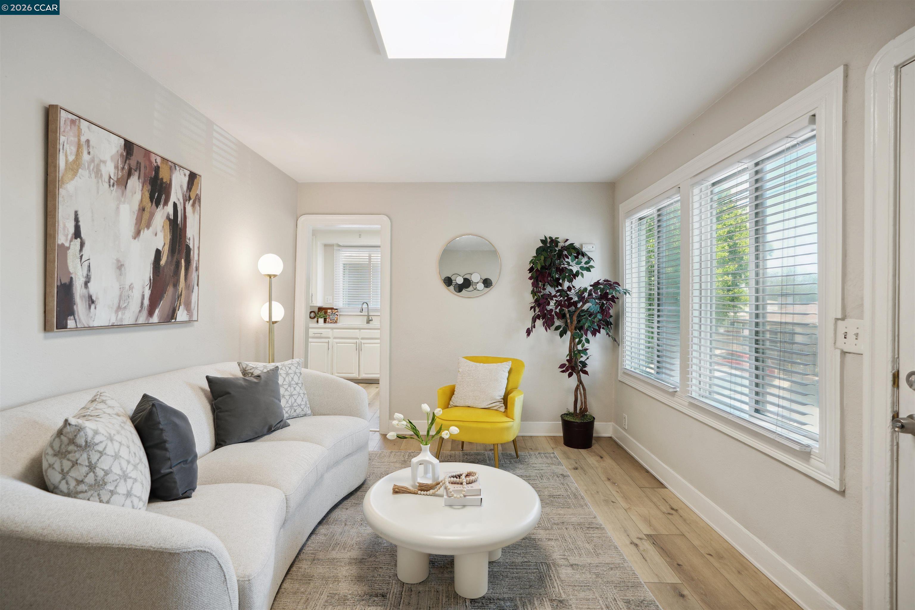 Front Image Thumbnail for CC41126673