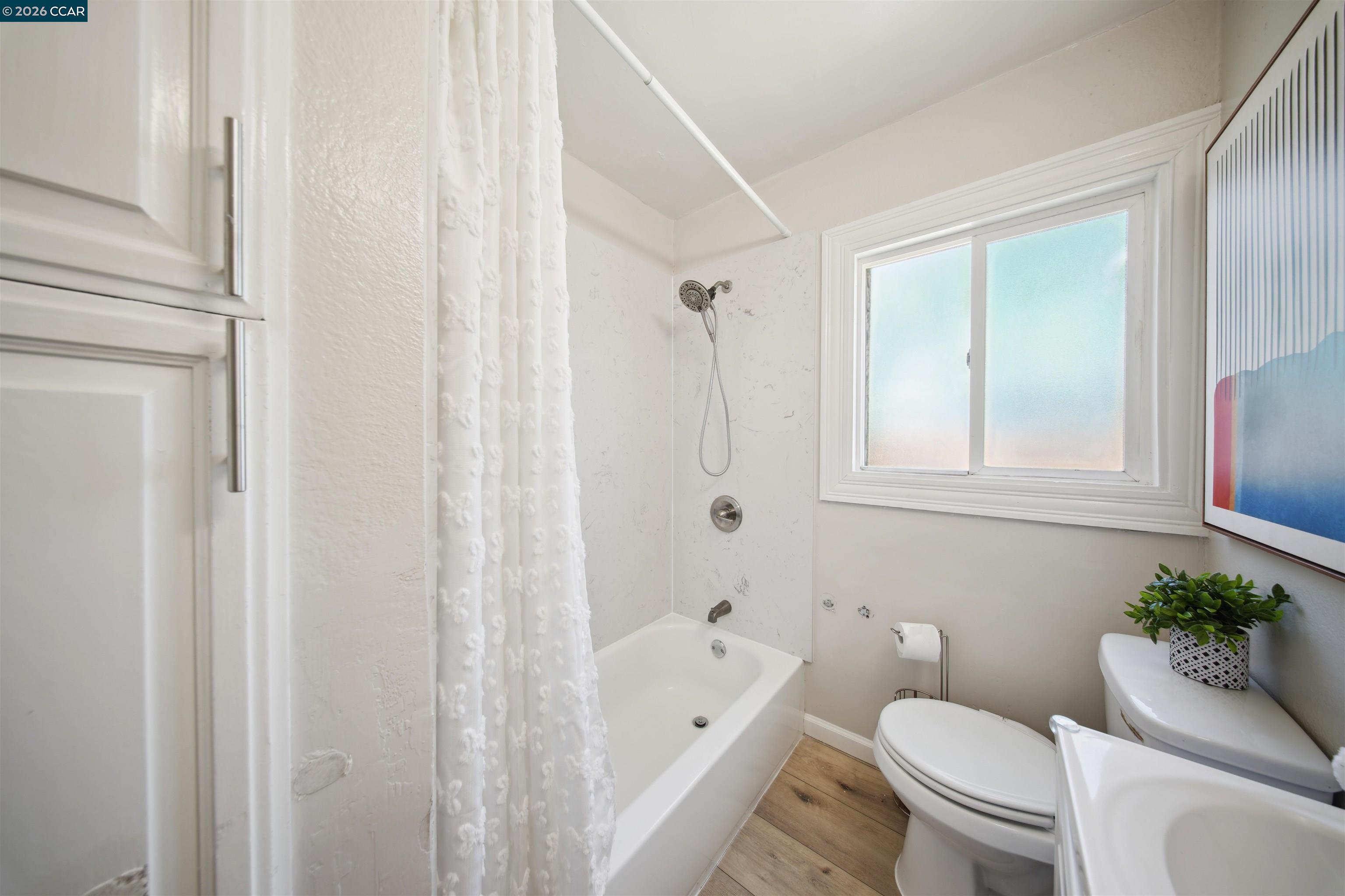 Detail Gallery Image 19 of 37 For 7700 Garfield Ave., Oakland,  CA 94605 - 4 Beds | 1 Baths