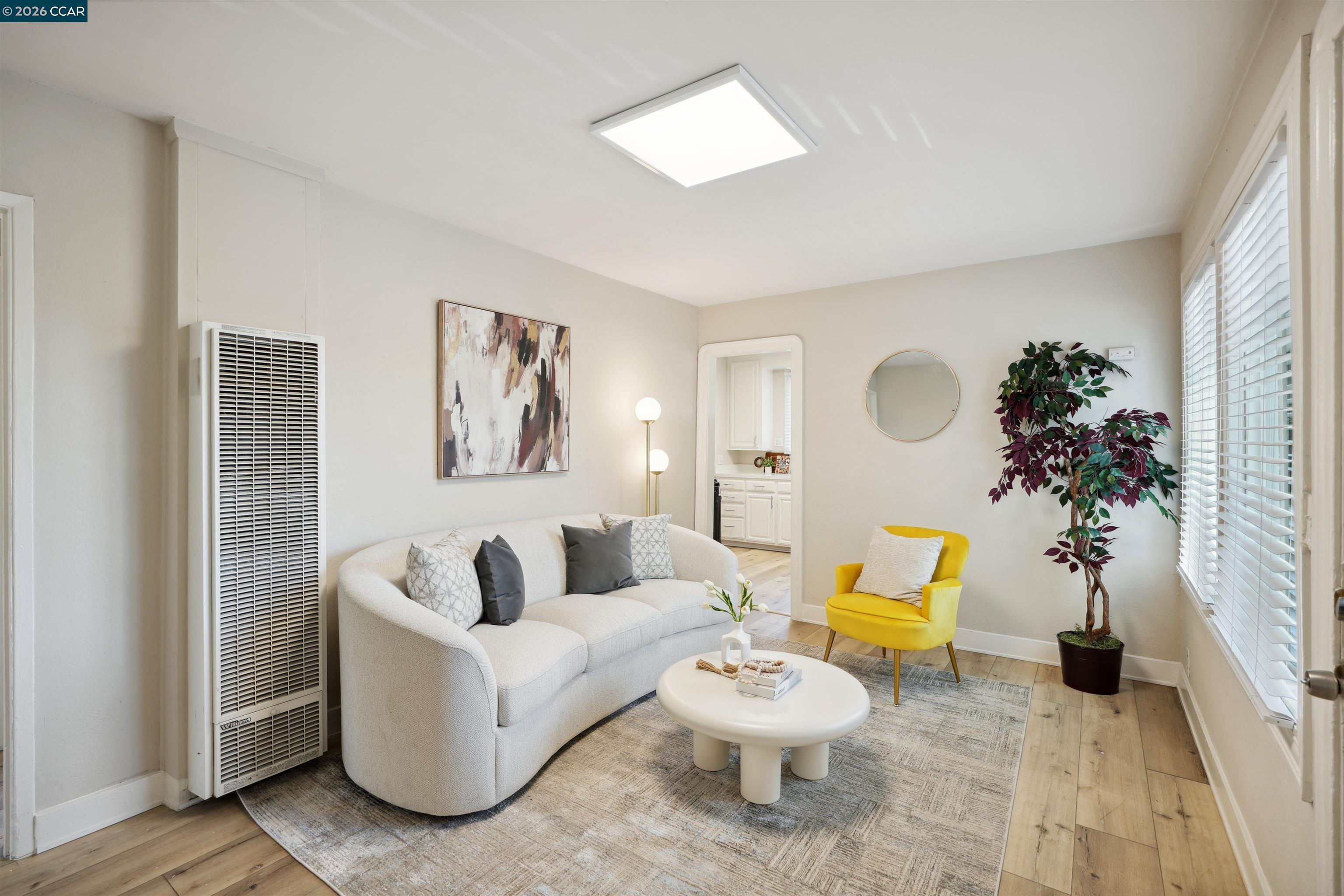 Detail Gallery Image 3 of 37 For 7700 Garfield Ave., Oakland,  CA 94605 - 4 Beds | 1 Baths