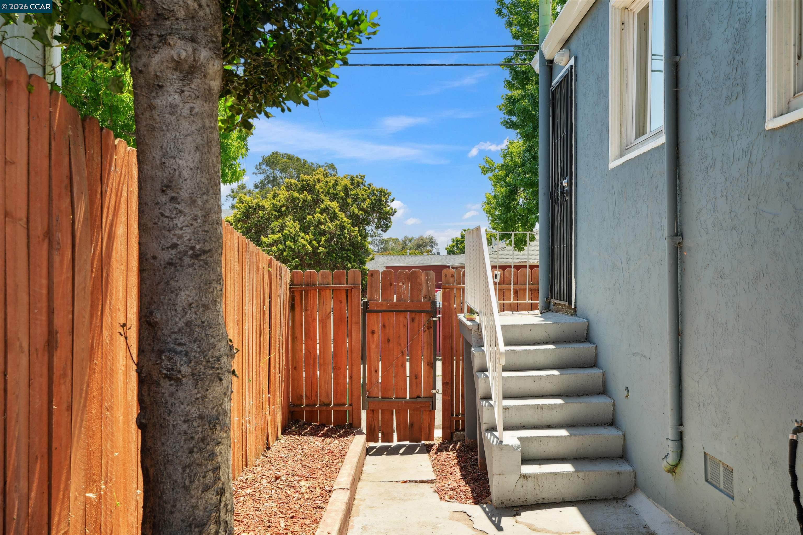 Detail Gallery Image 26 of 37 For 7700 Garfield Ave., Oakland,  CA 94605 - 4 Beds | 1 Baths