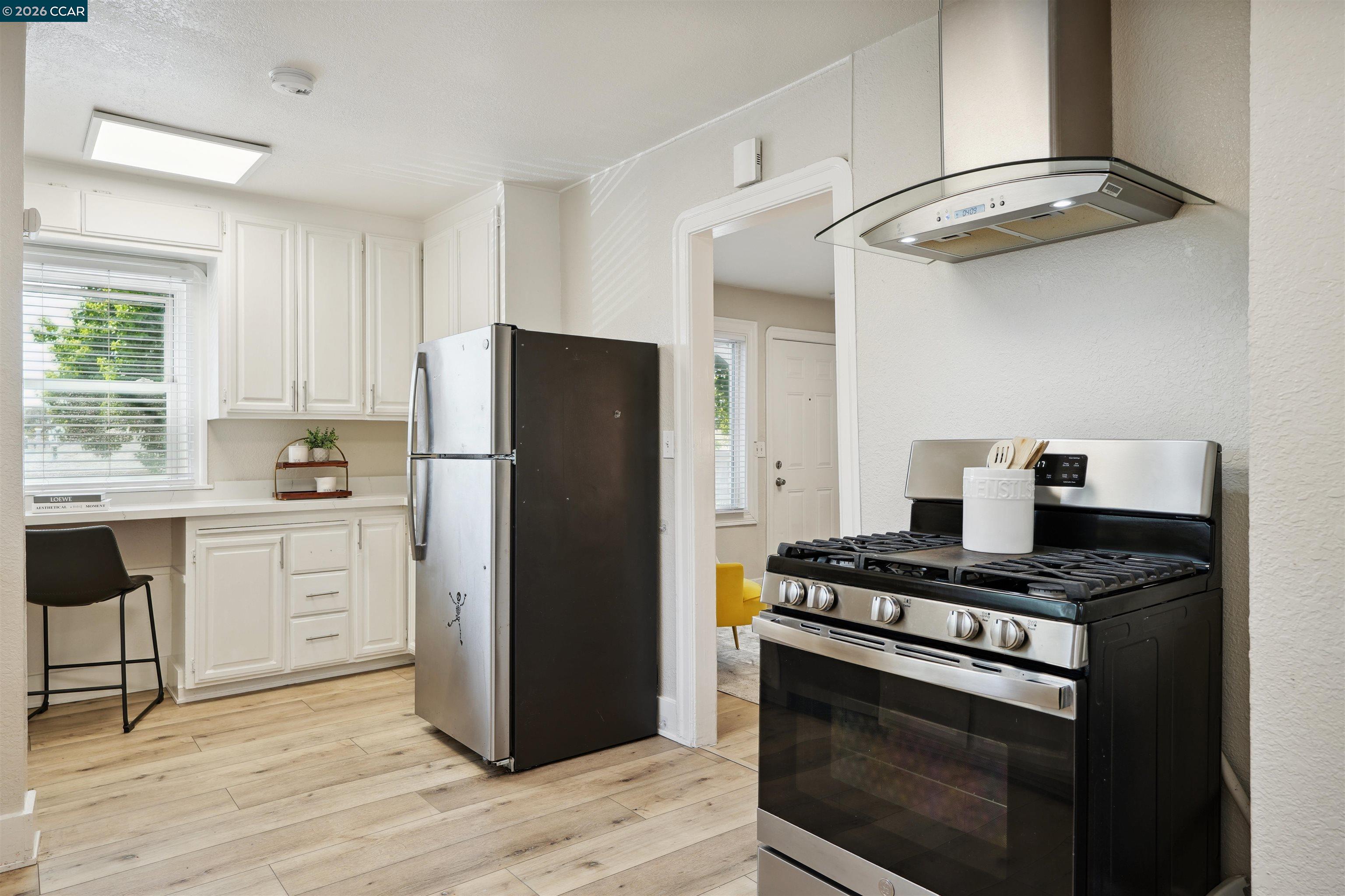 Detail Gallery Image 6 of 37 For 7700 Garfield Ave., Oakland,  CA 94605 - 4 Beds | 1 Baths