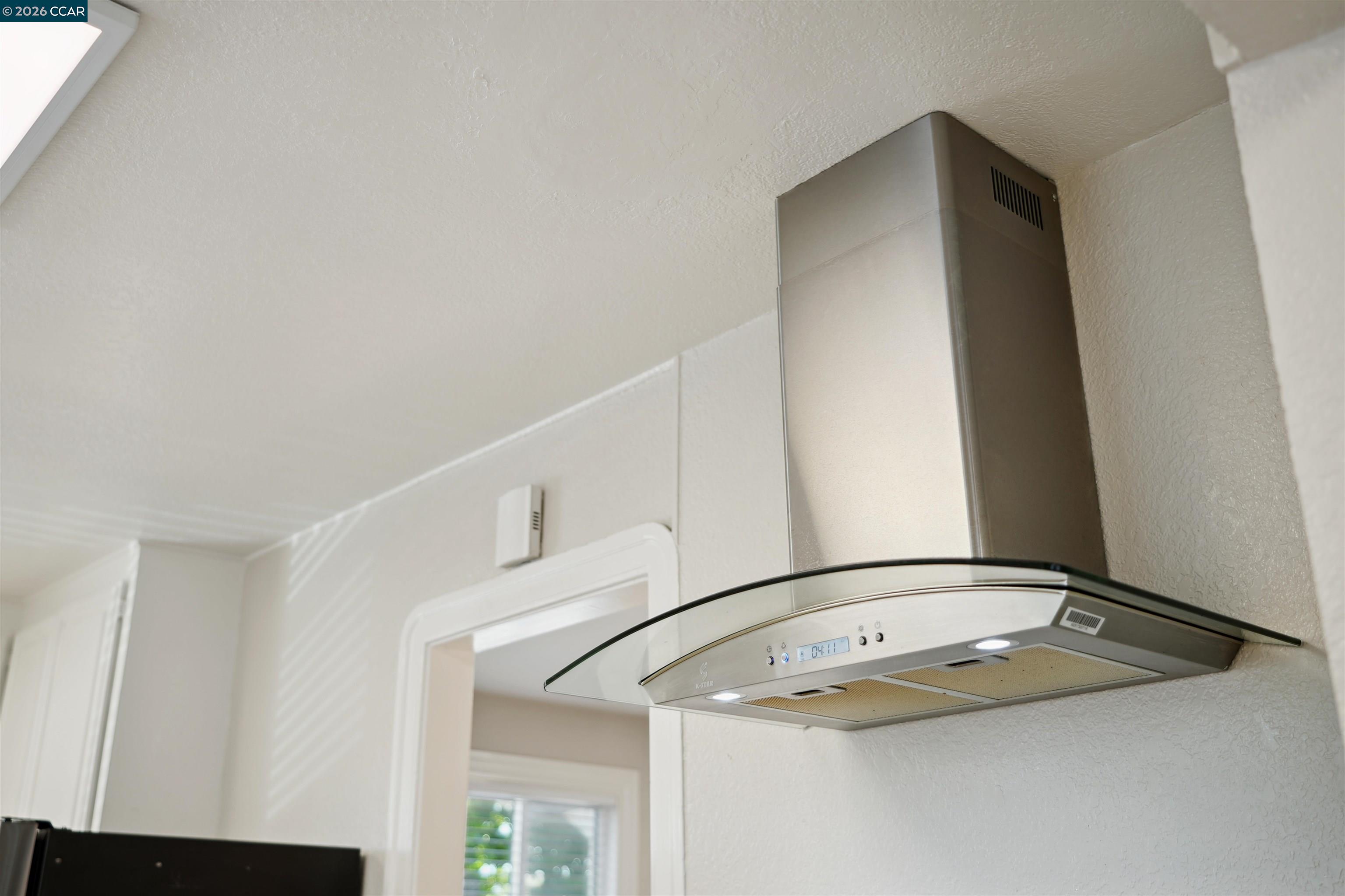 Detail Gallery Image 7 of 37 For 7700 Garfield Ave., Oakland,  CA 94605 - 4 Beds | 1 Baths