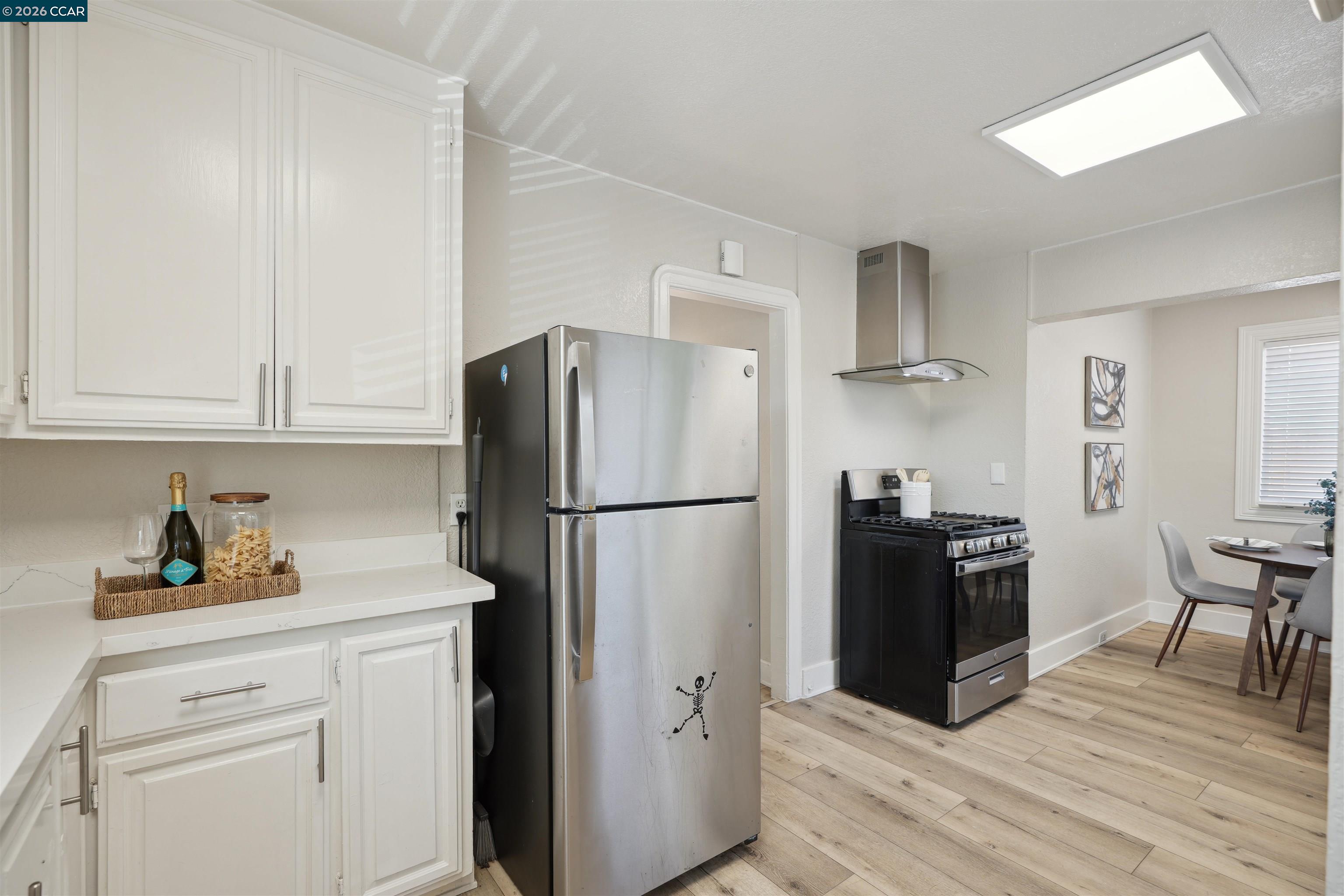 Detail Gallery Image 10 of 37 For 7700 Garfield Ave., Oakland,  CA 94605 - 4 Beds | 1 Baths