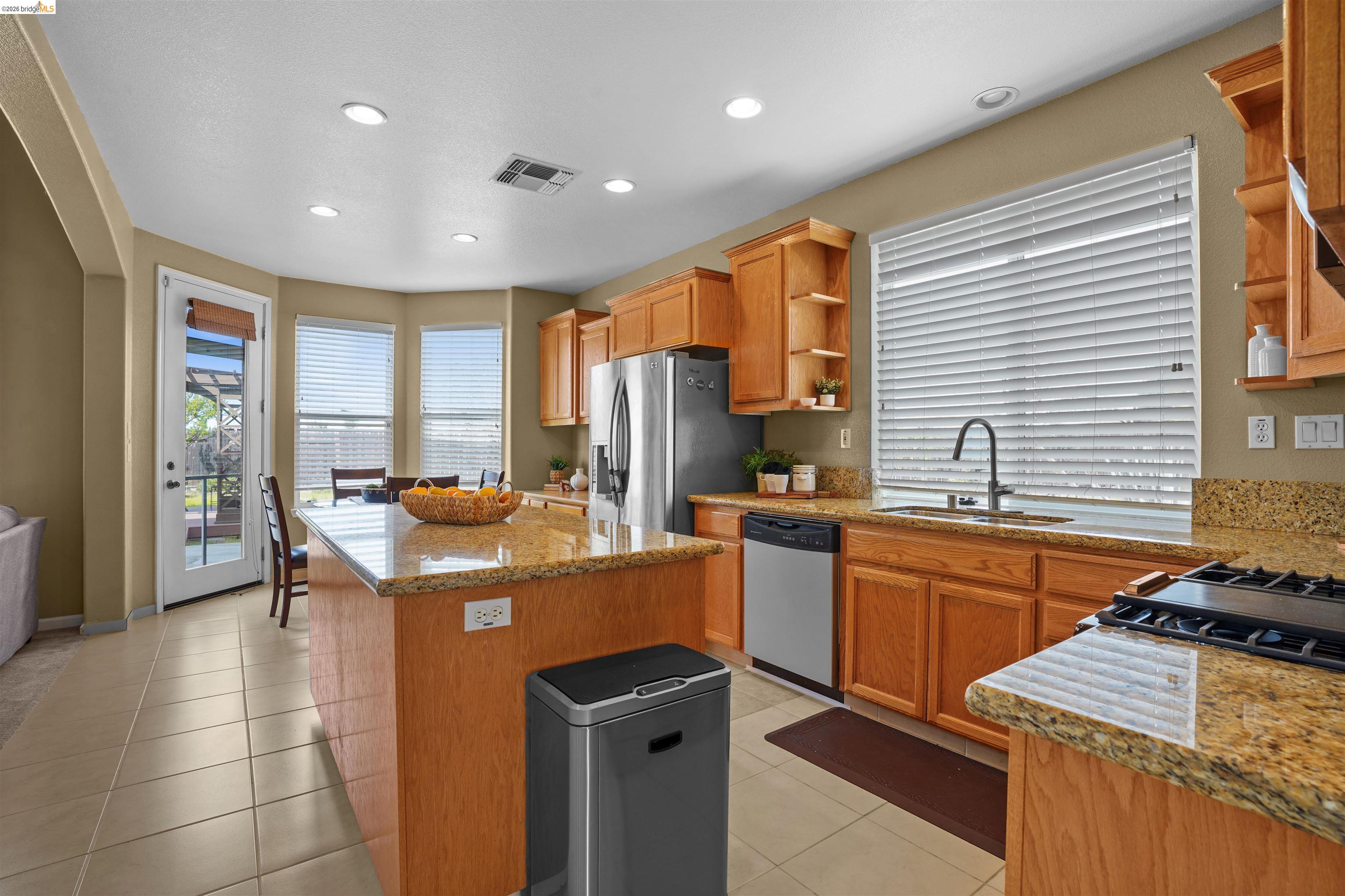 Detail Gallery Image 14 of 49 For 2497 Covelite Way, Antioch,  CA 94531 - 4 Beds | 3 Baths