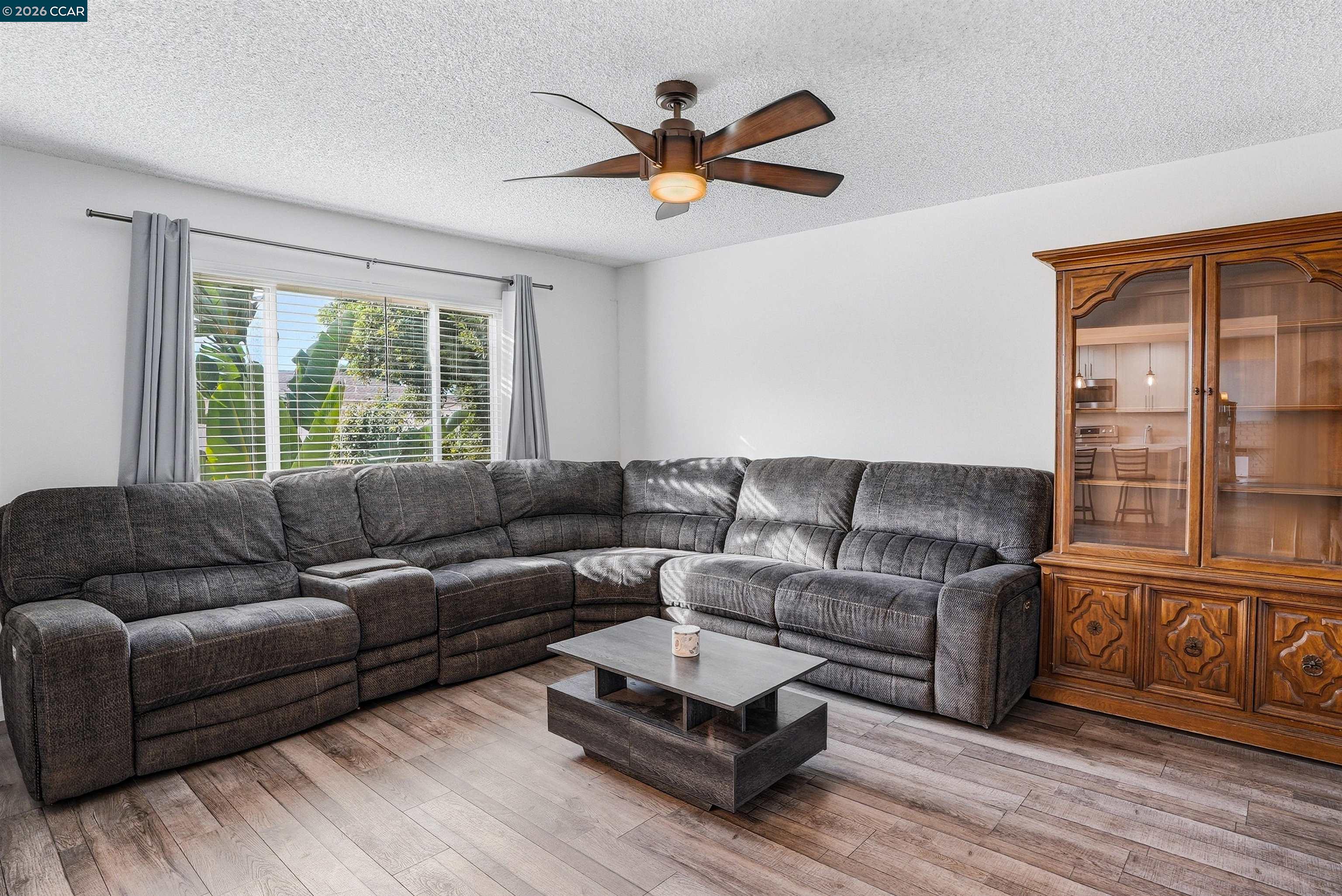 Detail Gallery Image 4 of 34 For 368 Atherton Ave, Pittsburg,  CA 94565 - 4 Beds | 2 Baths