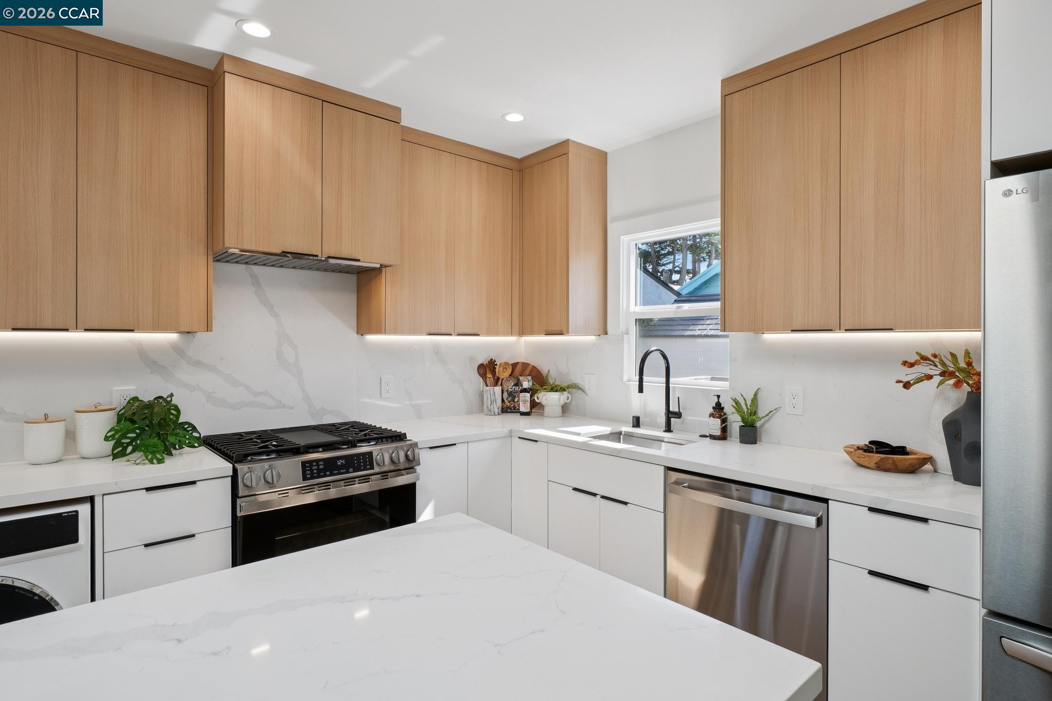 Detail Gallery Image 22 of 60 For 1612 Carleton Street, Berkeley,  CA 94703 - 2 Beds | 2 Baths