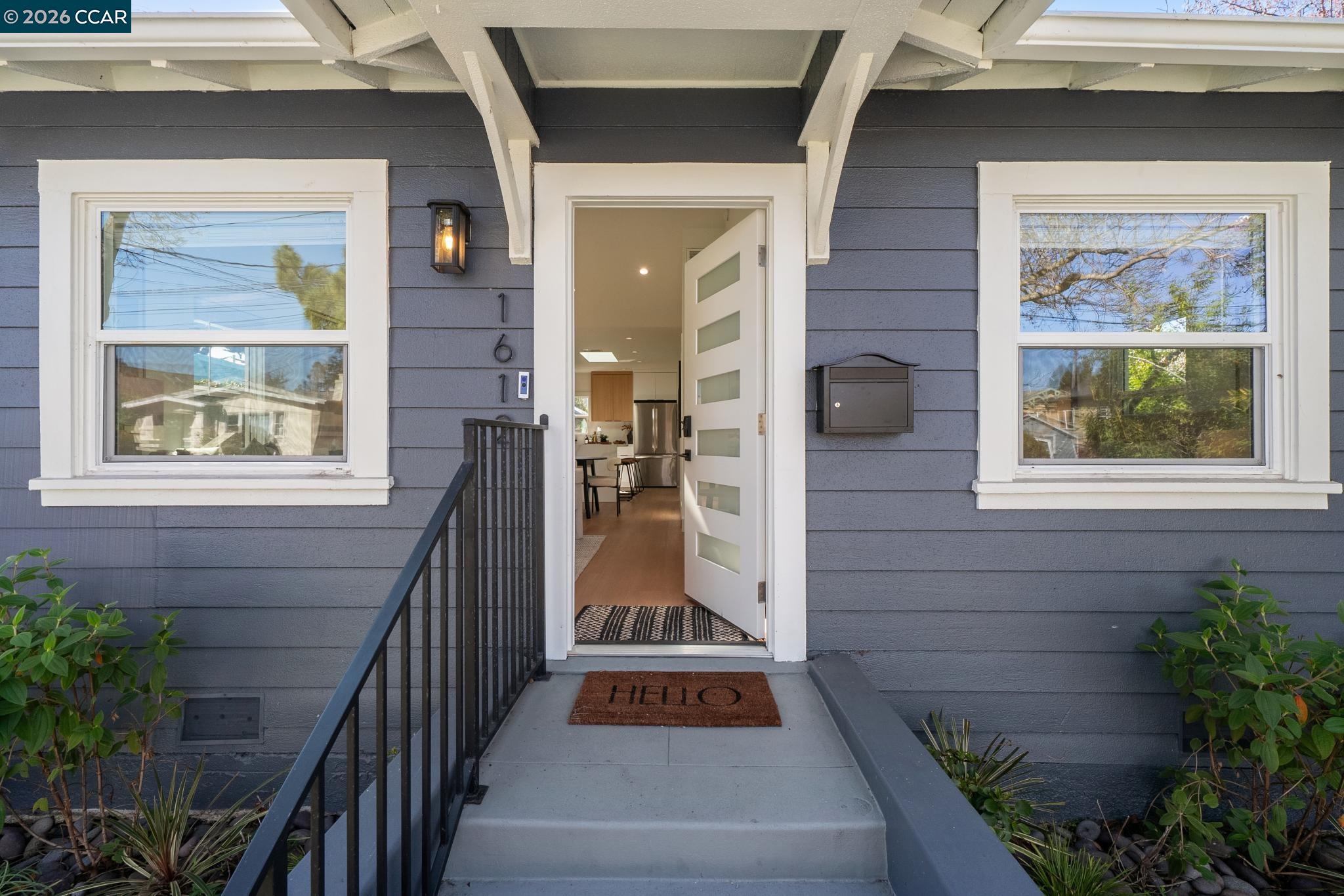 Detail Gallery Image 6 of 60 For 1612 Carleton Street, Berkeley,  CA 94703 - 2 Beds | 2 Baths