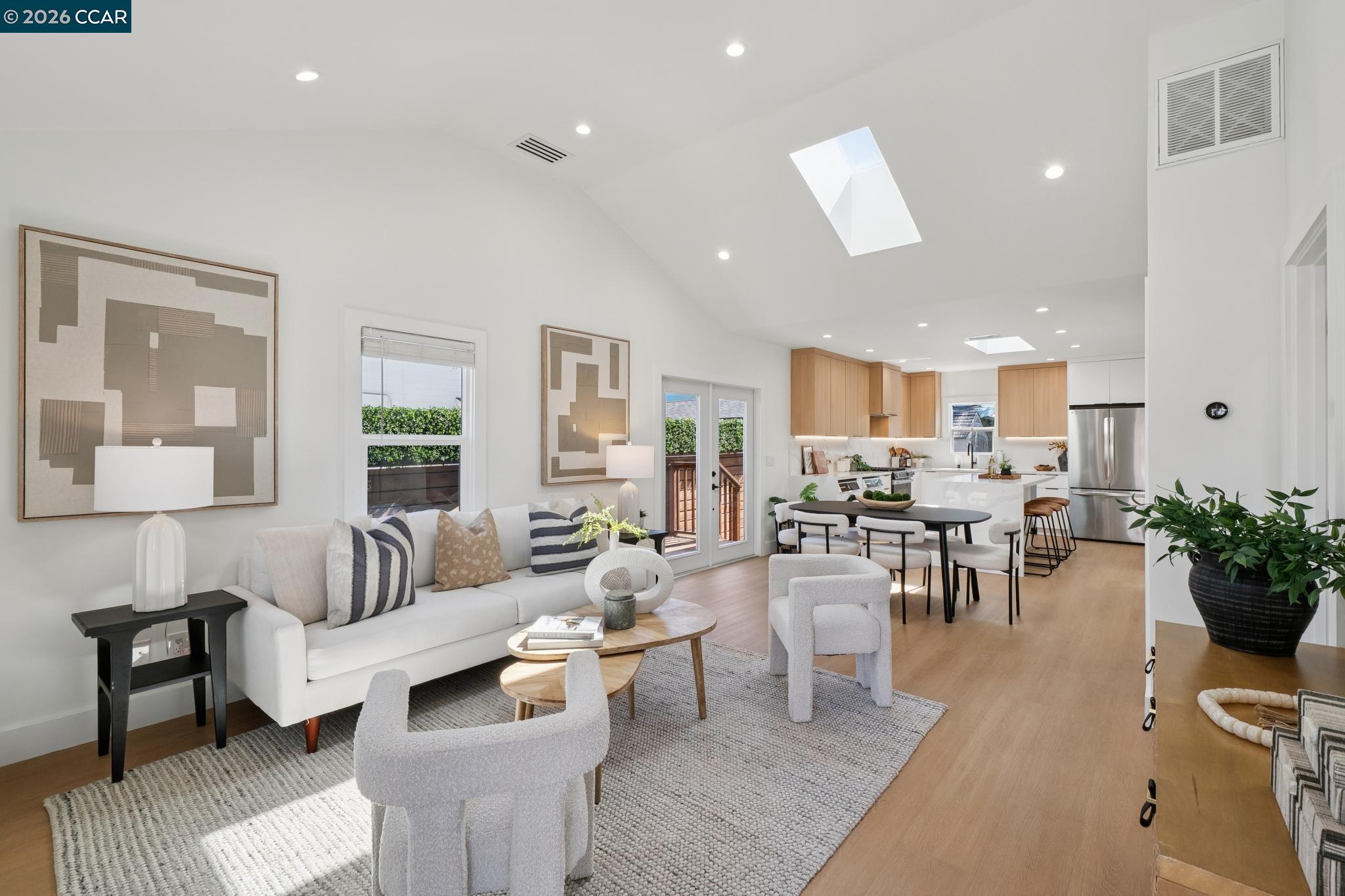 Detail Gallery Image 8 of 60 For 1612 Carleton Street, Berkeley,  CA 94703 - 2 Beds | 2 Baths