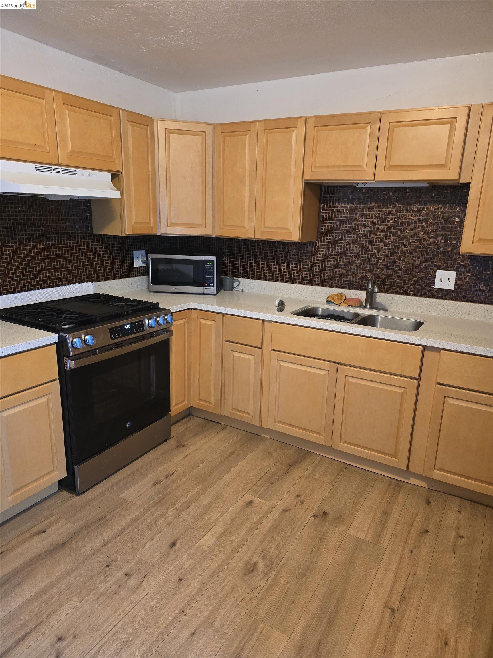 Detail Gallery Image 3 of 7 For Patricia Ave, Pittsburg,  CA 94565 - 3 Beds | 1 Baths