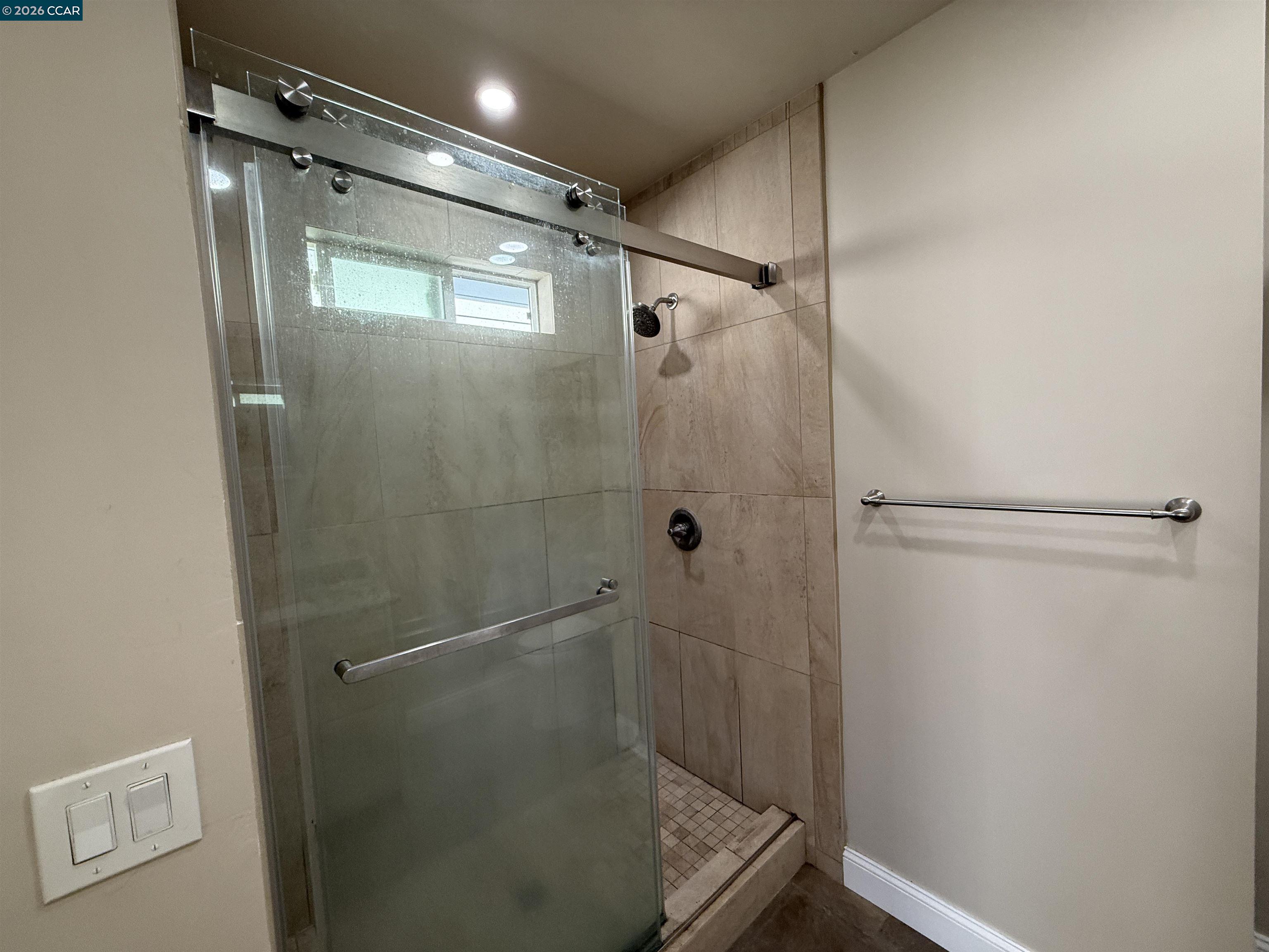 Detail Gallery Image 6 of 13 For 965 Arlington Ave, Oakland,  CA 94608 - 2 Beds | 2 Baths