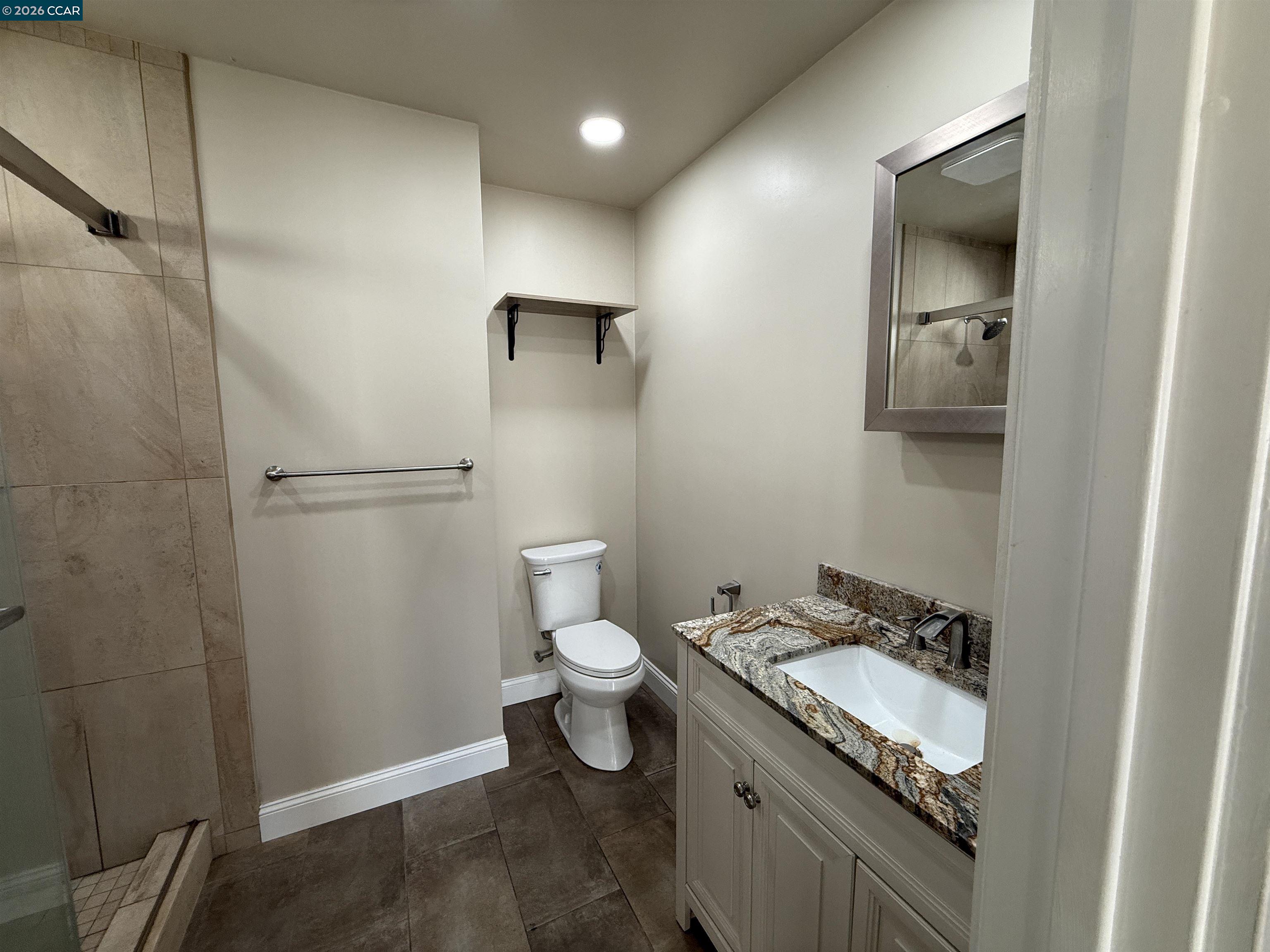 Detail Gallery Image 7 of 13 For 965 Arlington Ave, Oakland,  CA 94608 - 2 Beds | 2 Baths