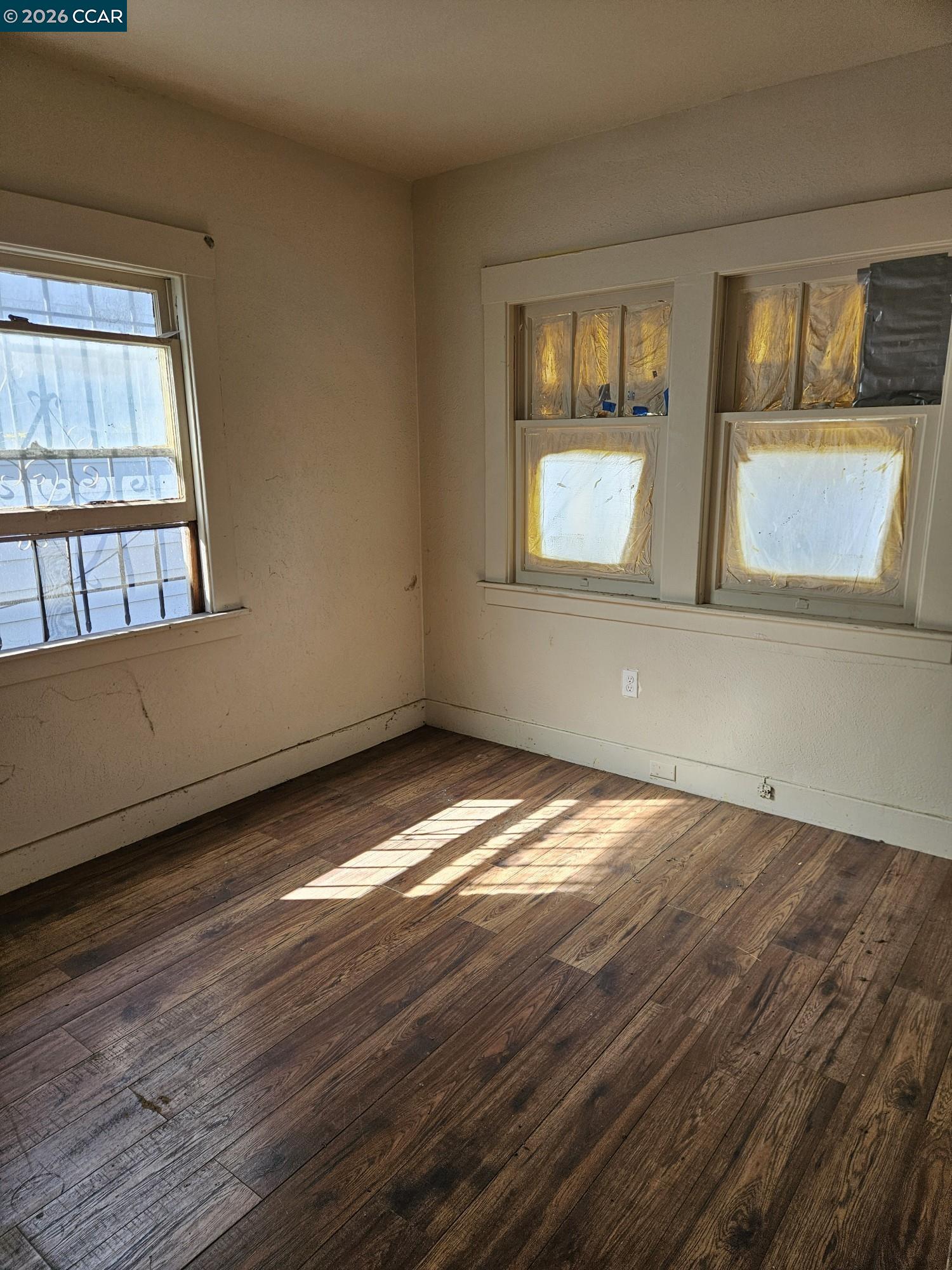 Detail Gallery Image 8 of 13 For 965 Arlington Ave, Oakland,  CA 94608 - 2 Beds | 2 Baths