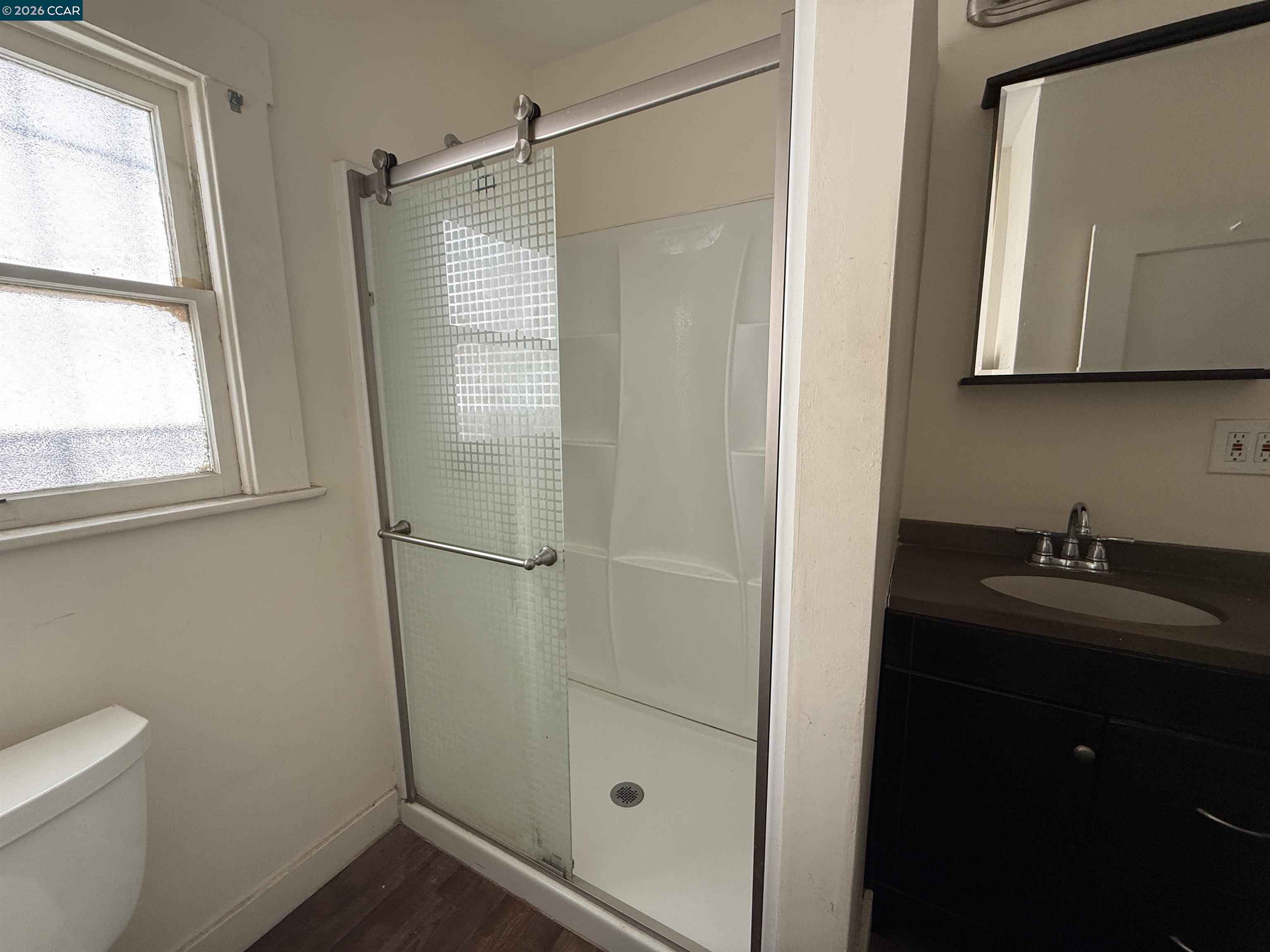 Detail Gallery Image 10 of 13 For 965 Arlington Ave, Oakland,  CA 94608 - 2 Beds | 2 Baths