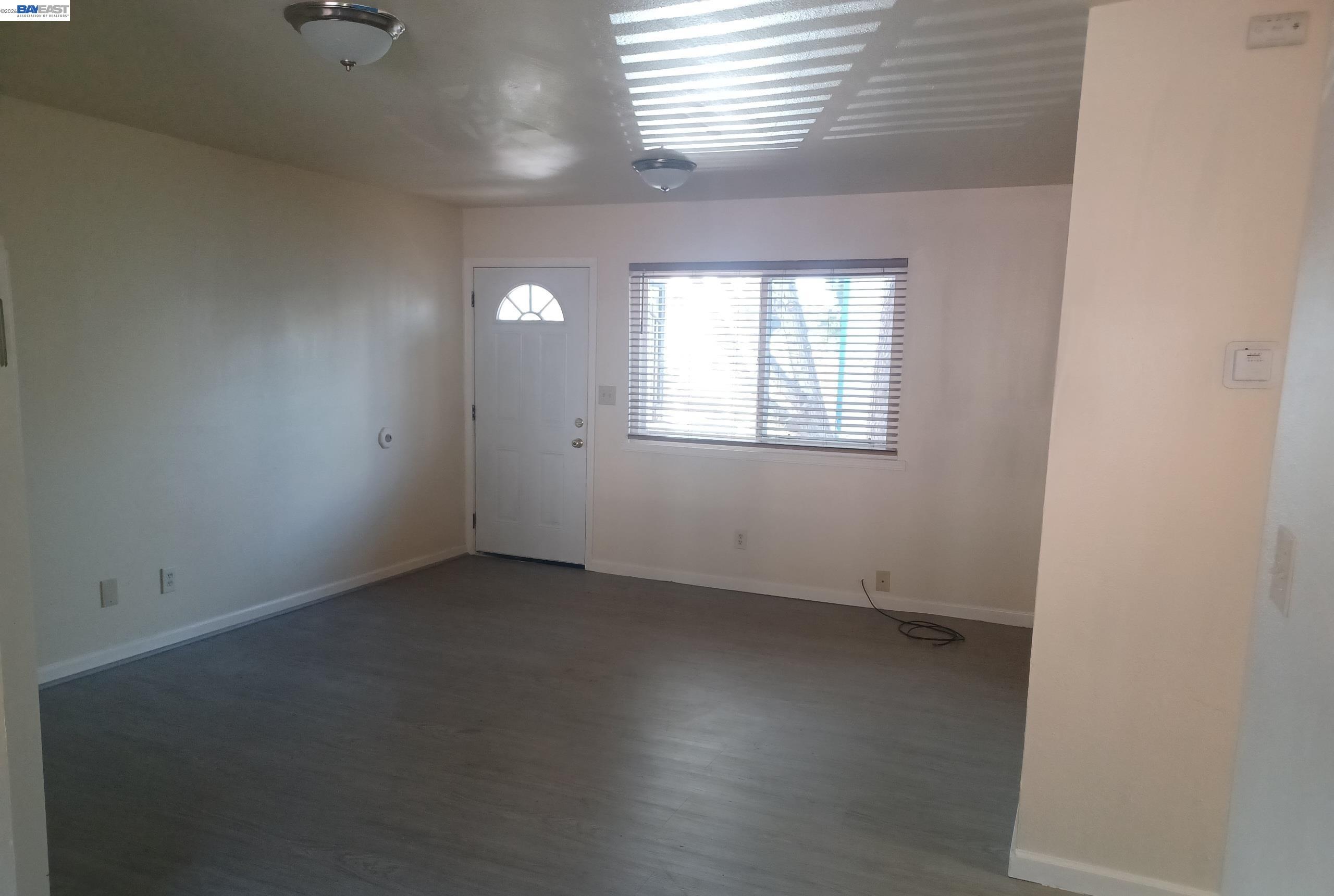 Detail Gallery Image 8 of 10 For 2716 Fruitvale Ave #C,  Oakland,  CA 94601 - 13 Beds | 5 Baths