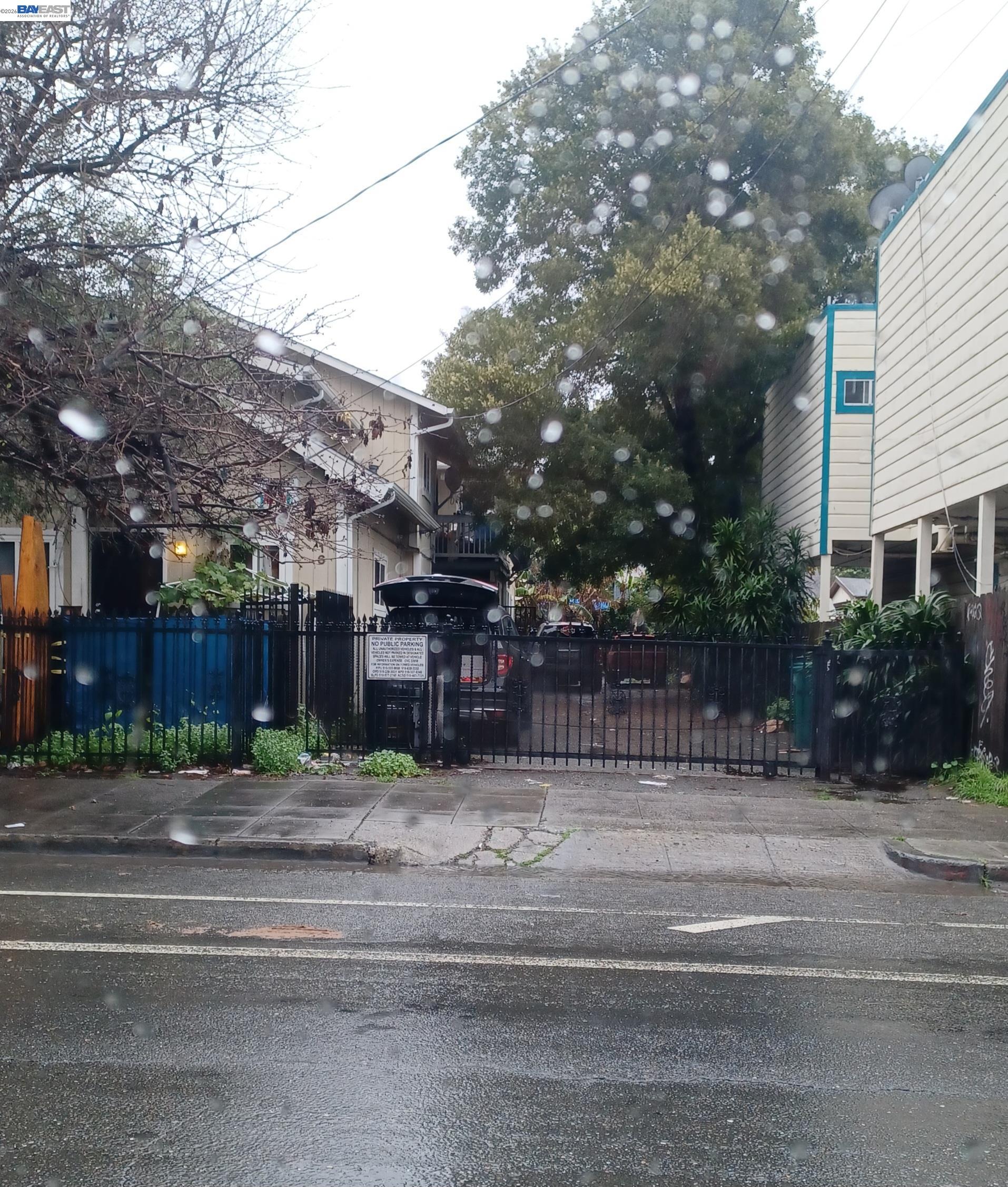 Detail Gallery Image 10 of 10 For 2716 Fruitvale Ave #C,  Oakland,  CA 94601 - 13 Beds | 5 Baths