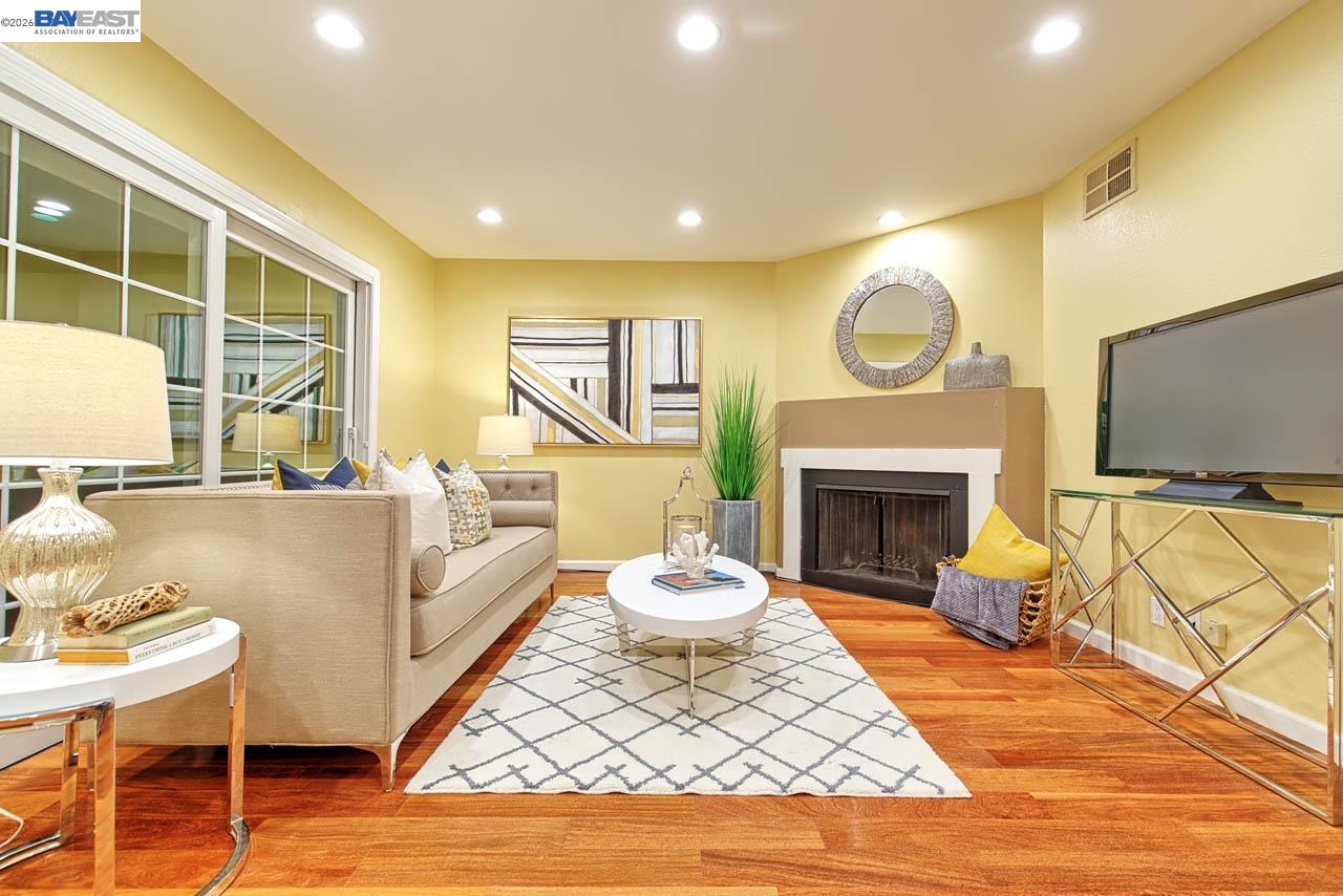 Detail Gallery Image 3 of 30 For 4235 Tanager Cmn, Fremont,  CA 94555 - 3 Beds | 1/1 Baths