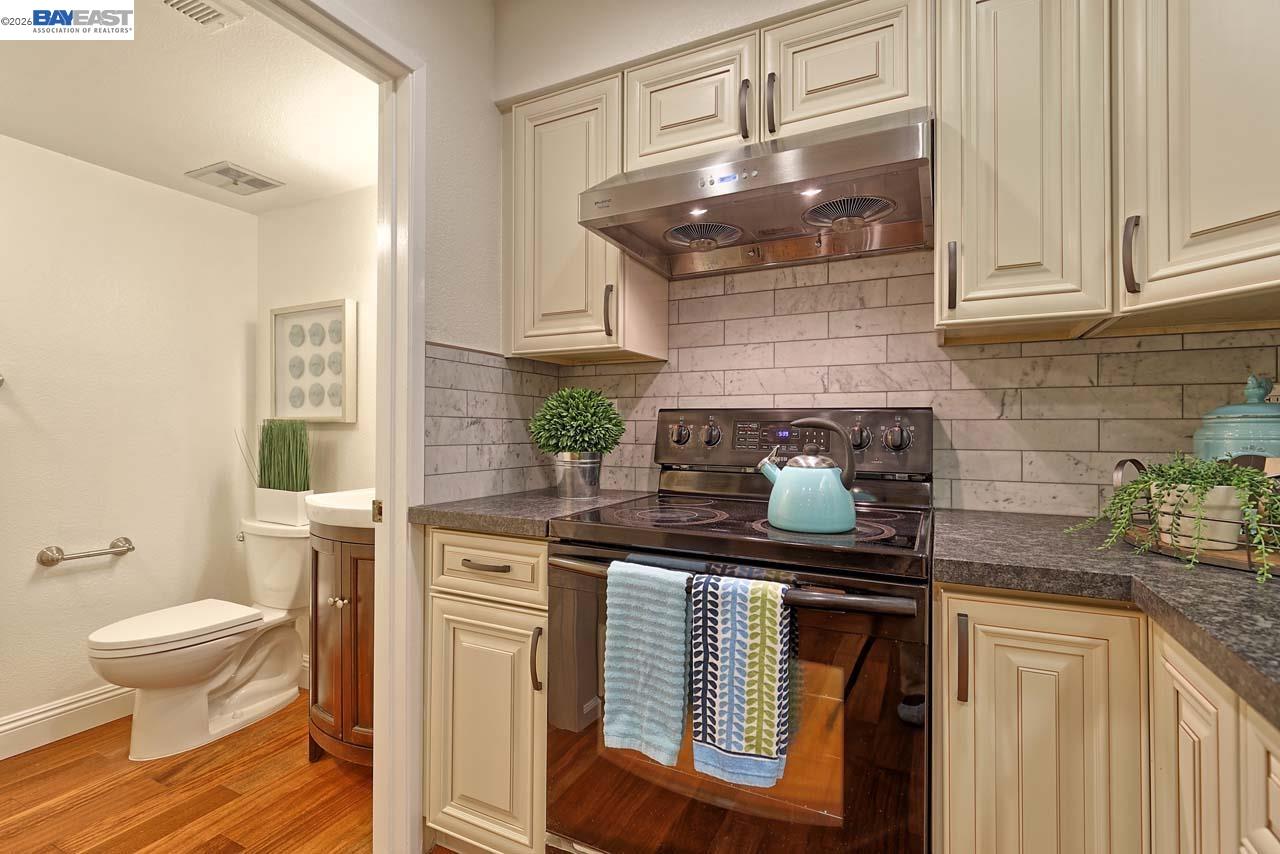 Detail Gallery Image 5 of 26 For 4235 Tanager Cmn, Fremont,  CA 94555 - 3 Beds | 1/1 Baths