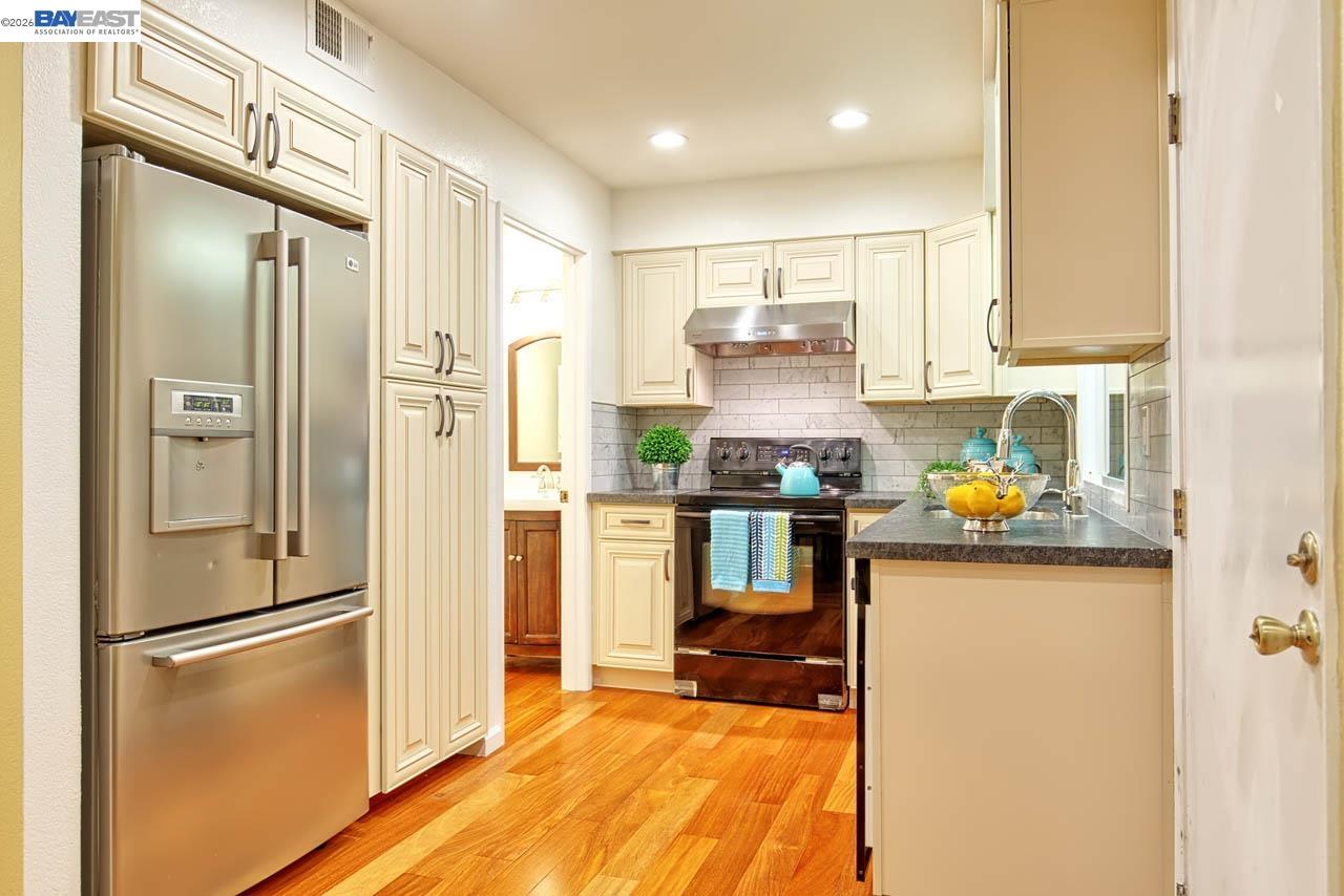 Detail Gallery Image 8 of 30 For 4235 Tanager Cmn, Fremont,  CA 94555 - 3 Beds | 1/1 Baths