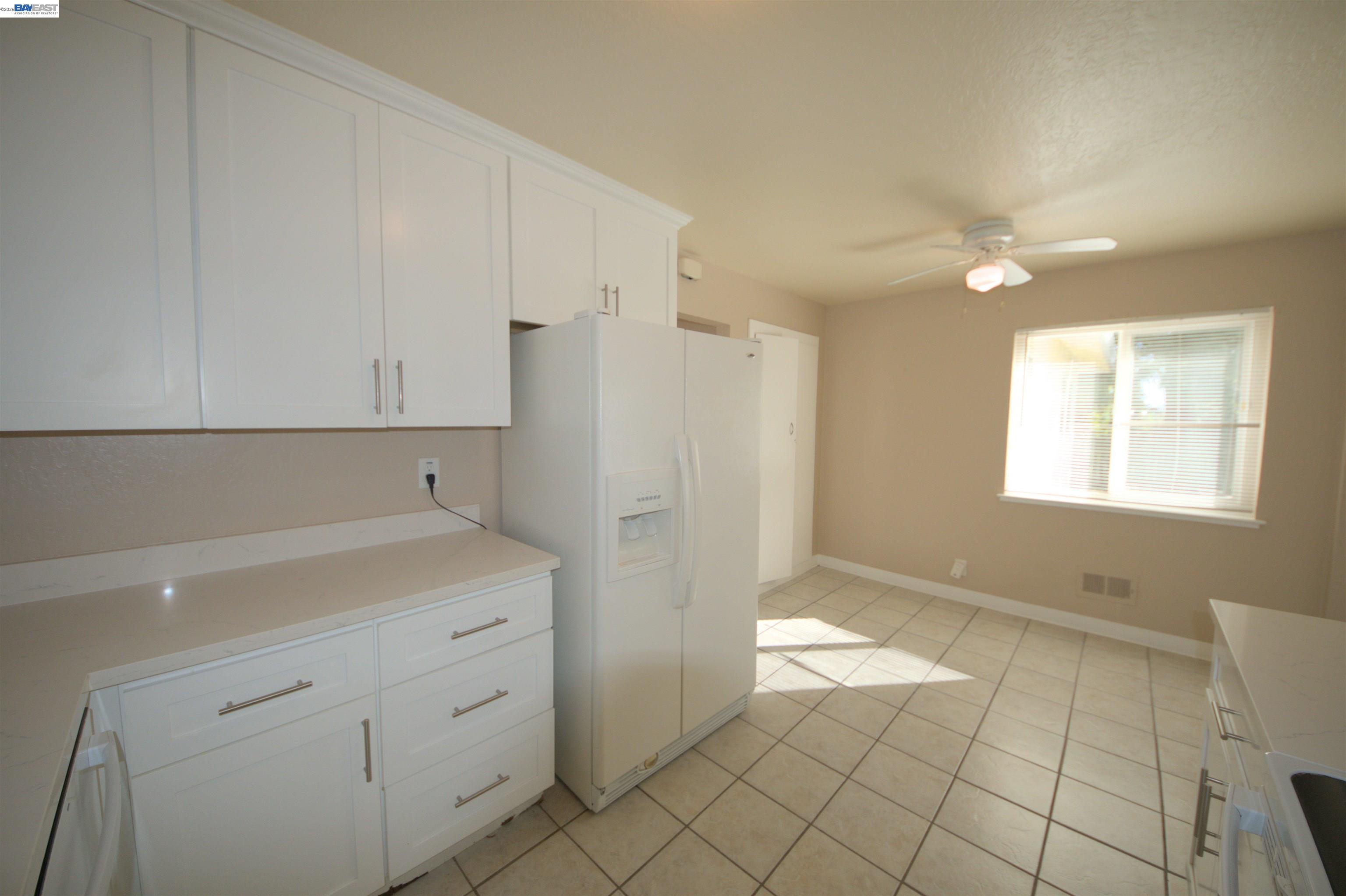 Detail Gallery Image 11 of 37 For 3799 Crestview Dr, Pittsburg,  CA 94565-5716 - 3 Beds | 2 Baths