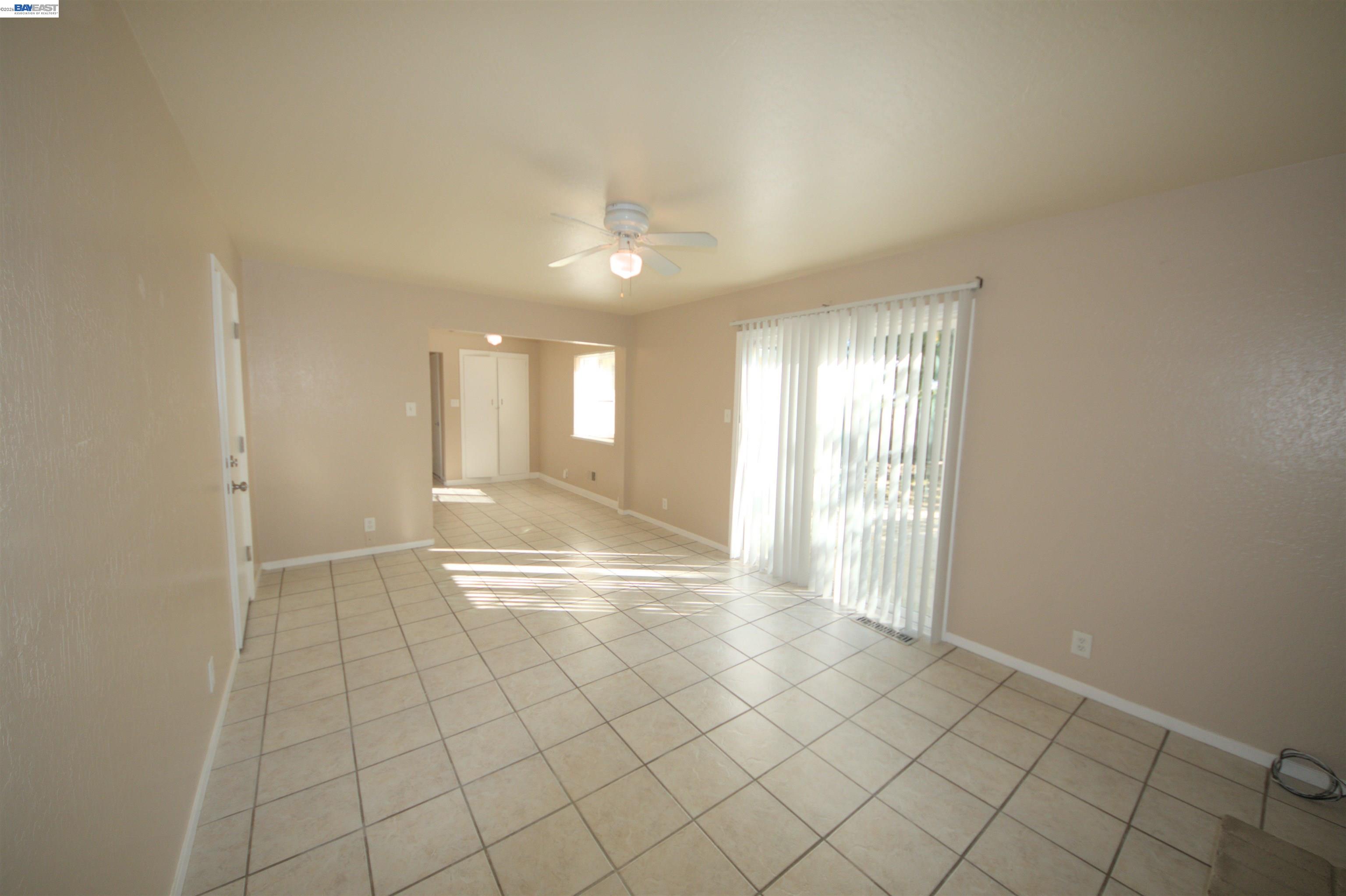 Detail Gallery Image 14 of 37 For 3799 Crestview Dr, Pittsburg,  CA 94565-5716 - 3 Beds | 2 Baths