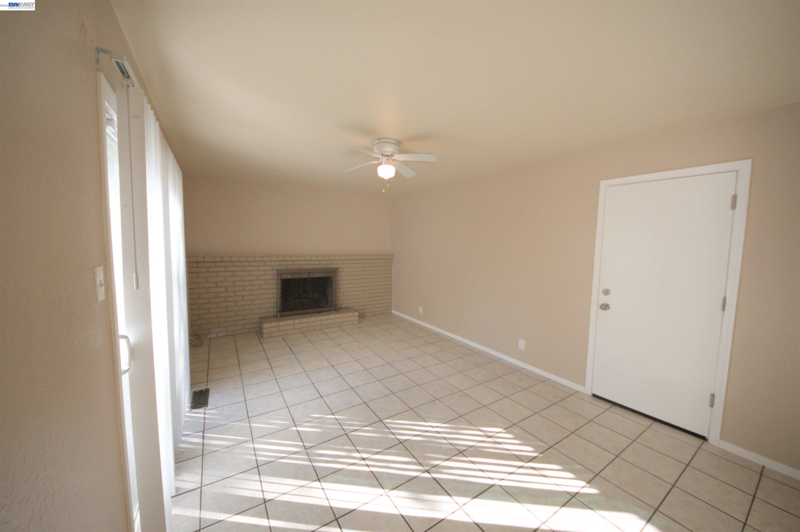 Detail Gallery Image 16 of 37 For 3799 Crestview Dr, Pittsburg,  CA 94565-5716 - 3 Beds | 2 Baths