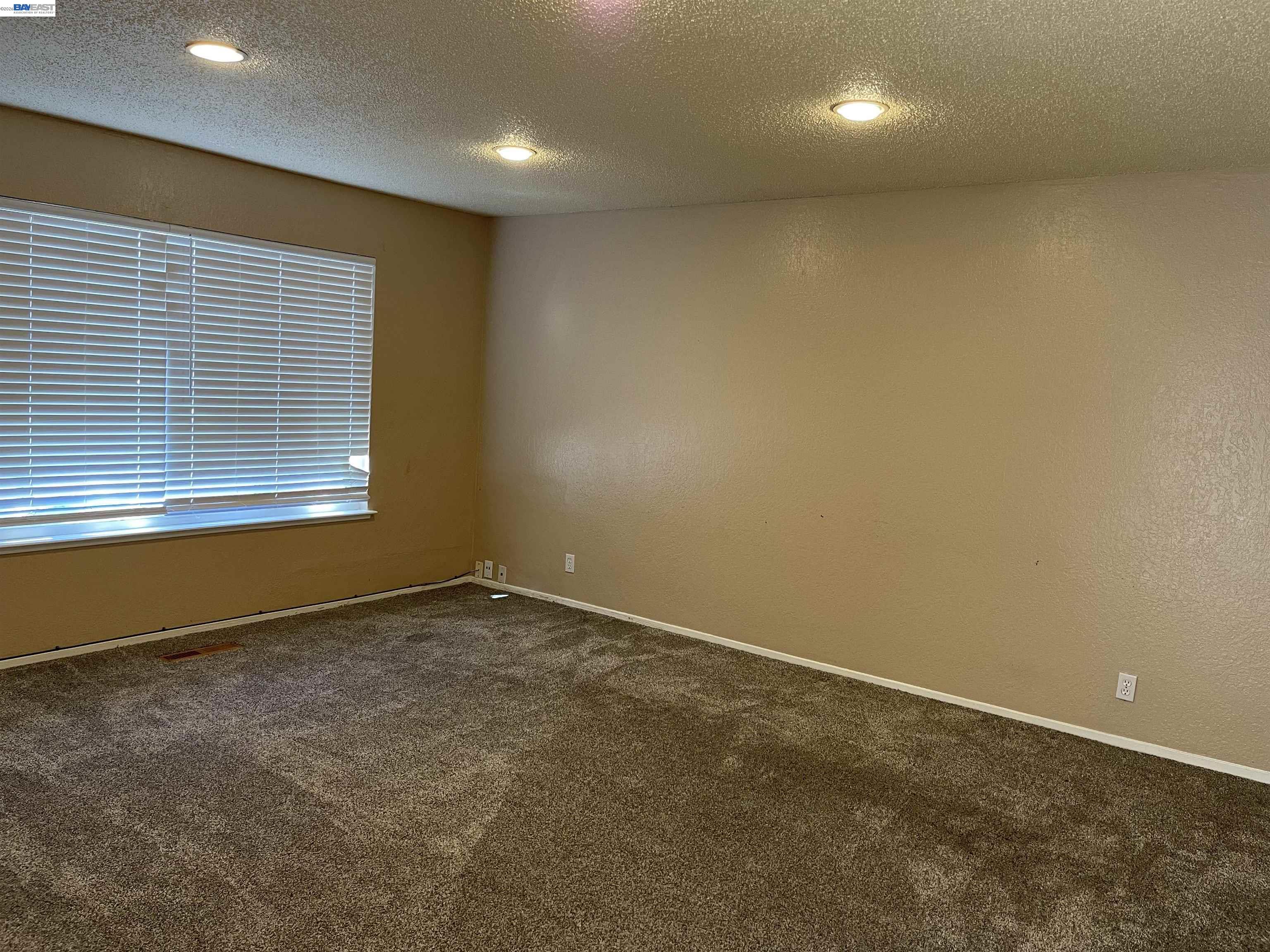 Detail Gallery Image 5 of 37 For 3799 Crestview Dr, Pittsburg,  CA 94565-5716 - 3 Beds | 2 Baths