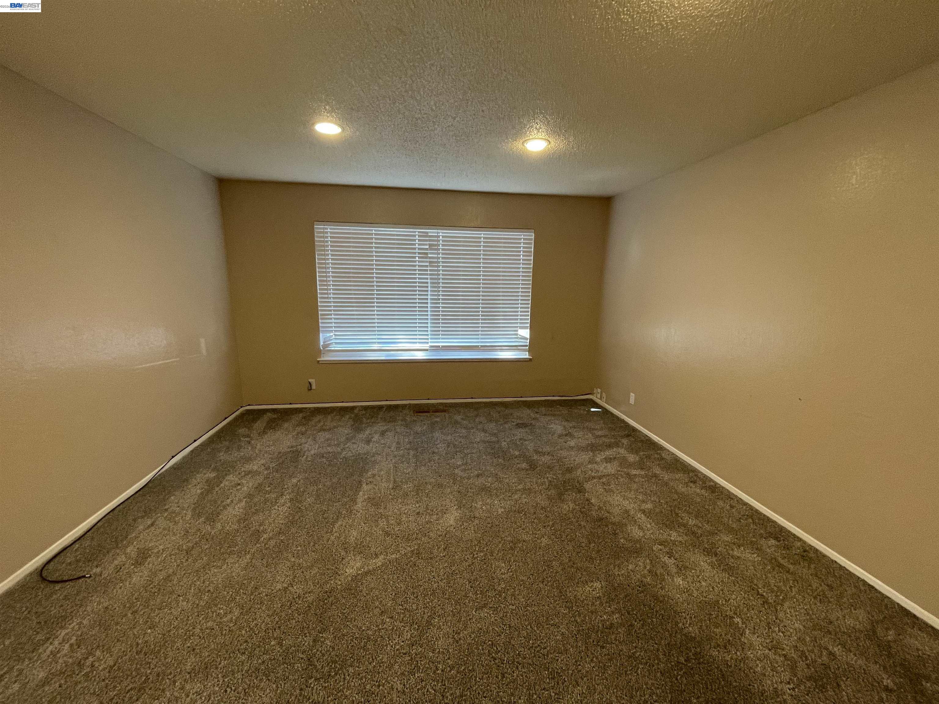 Detail Gallery Image 6 of 37 For 3799 Crestview Dr, Pittsburg,  CA 94565-5716 - 3 Beds | 2 Baths