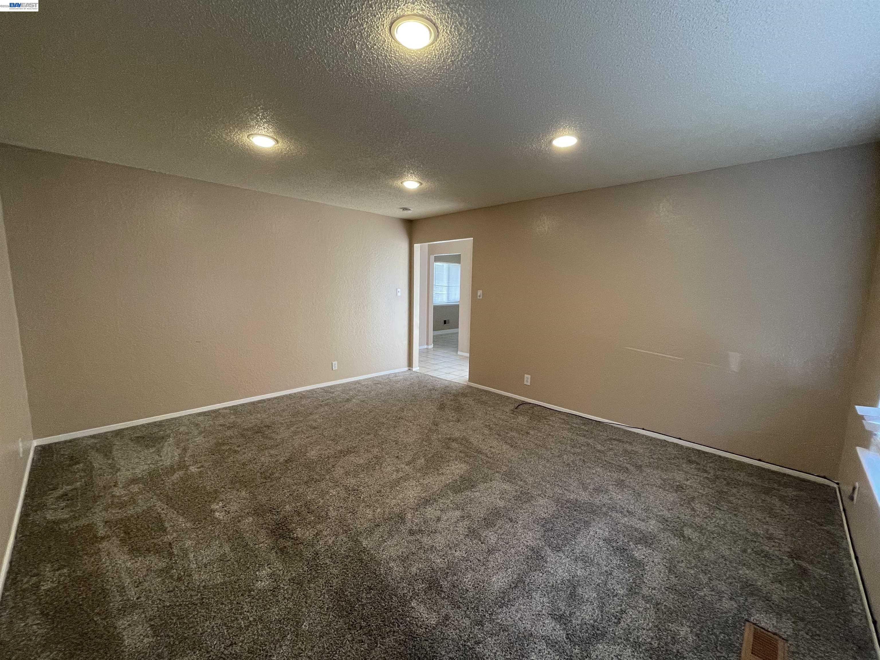 Detail Gallery Image 7 of 37 For 3799 Crestview Dr, Pittsburg,  CA 94565-5716 - 3 Beds | 2 Baths