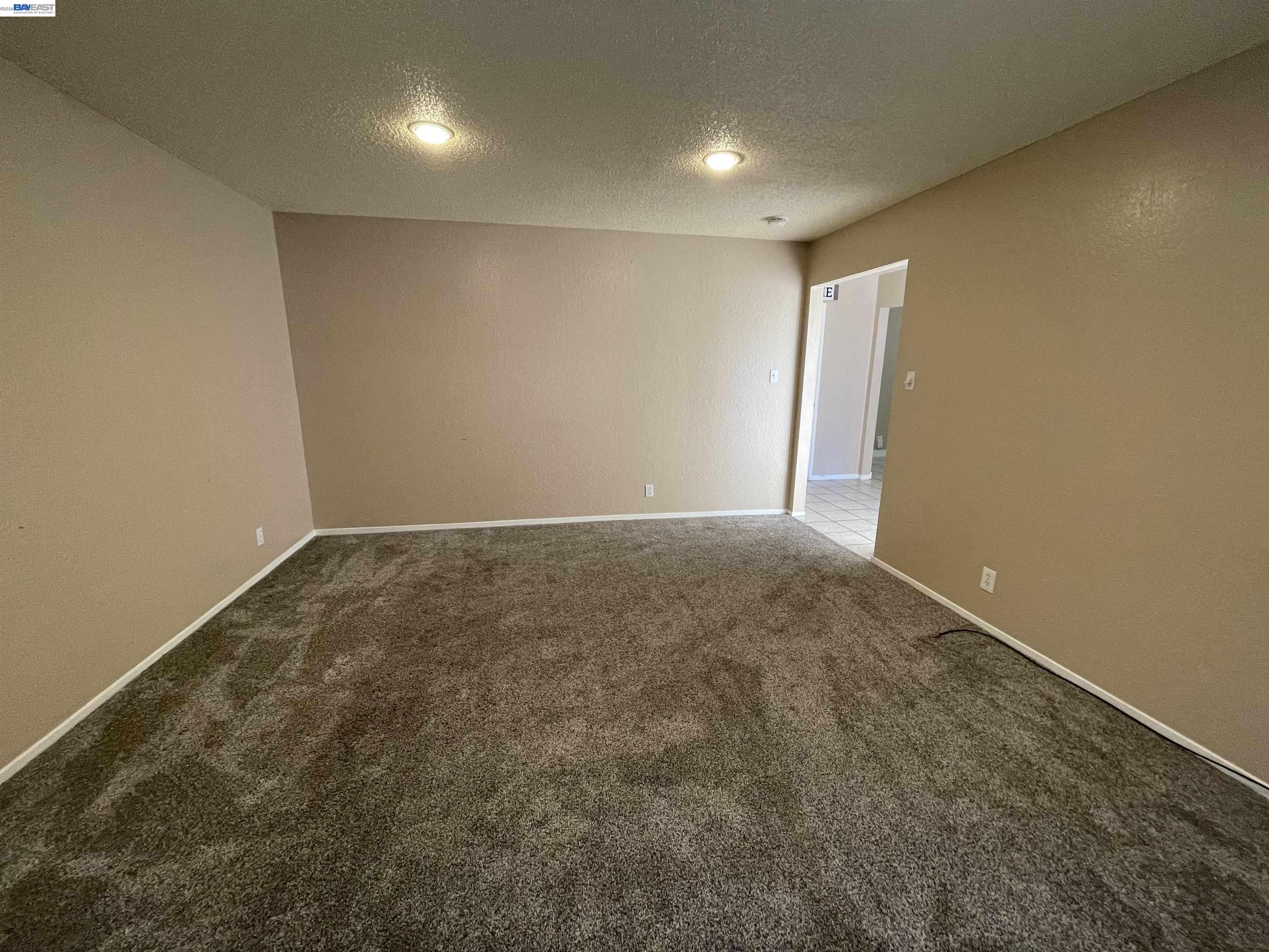 Detail Gallery Image 8 of 37 For 3799 Crestview Dr, Pittsburg,  CA 94565-5716 - 3 Beds | 2 Baths