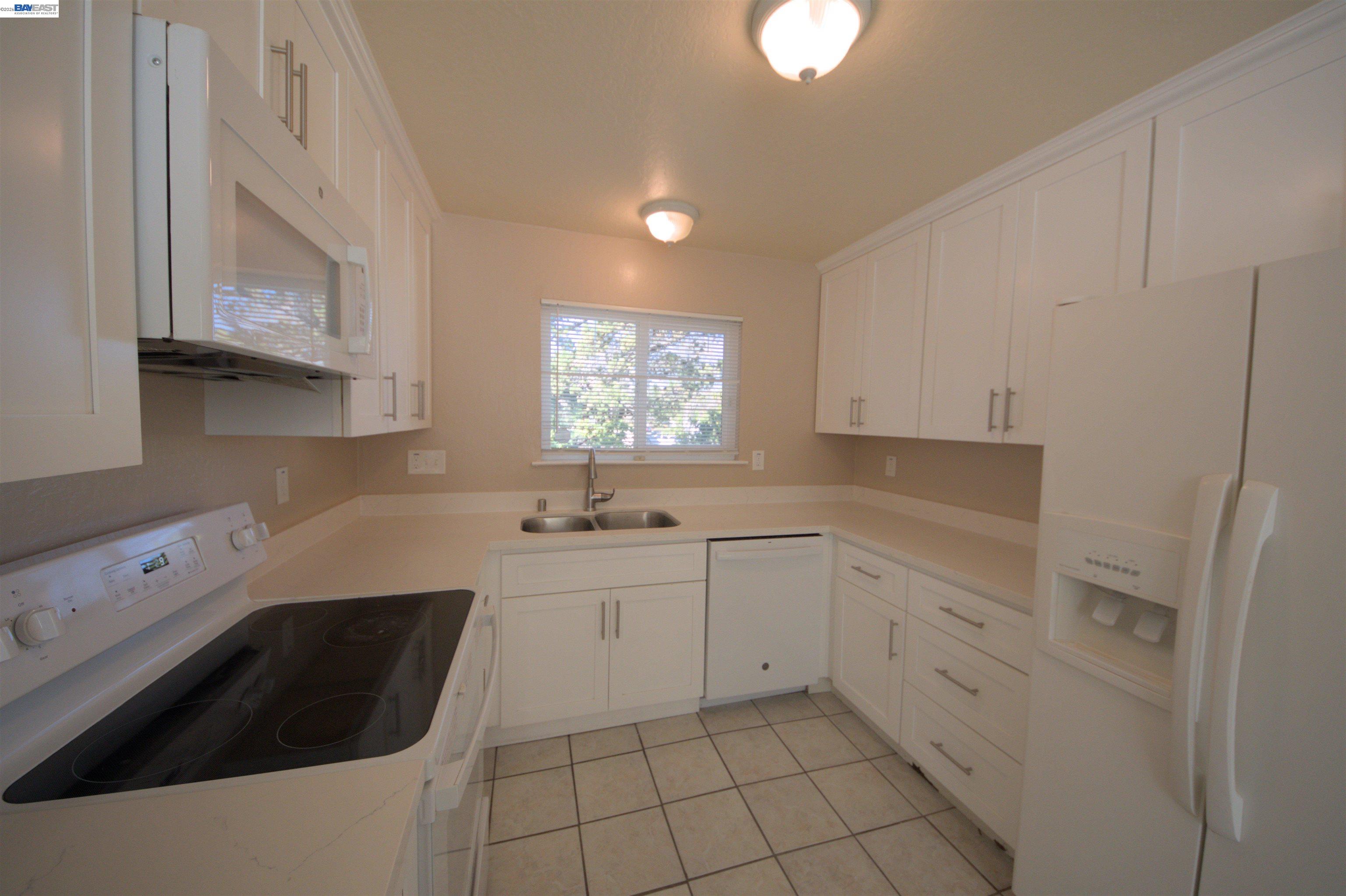 Detail Gallery Image 10 of 37 For 3799 Crestview Dr, Pittsburg,  CA 94565-5716 - 3 Beds | 2 Baths