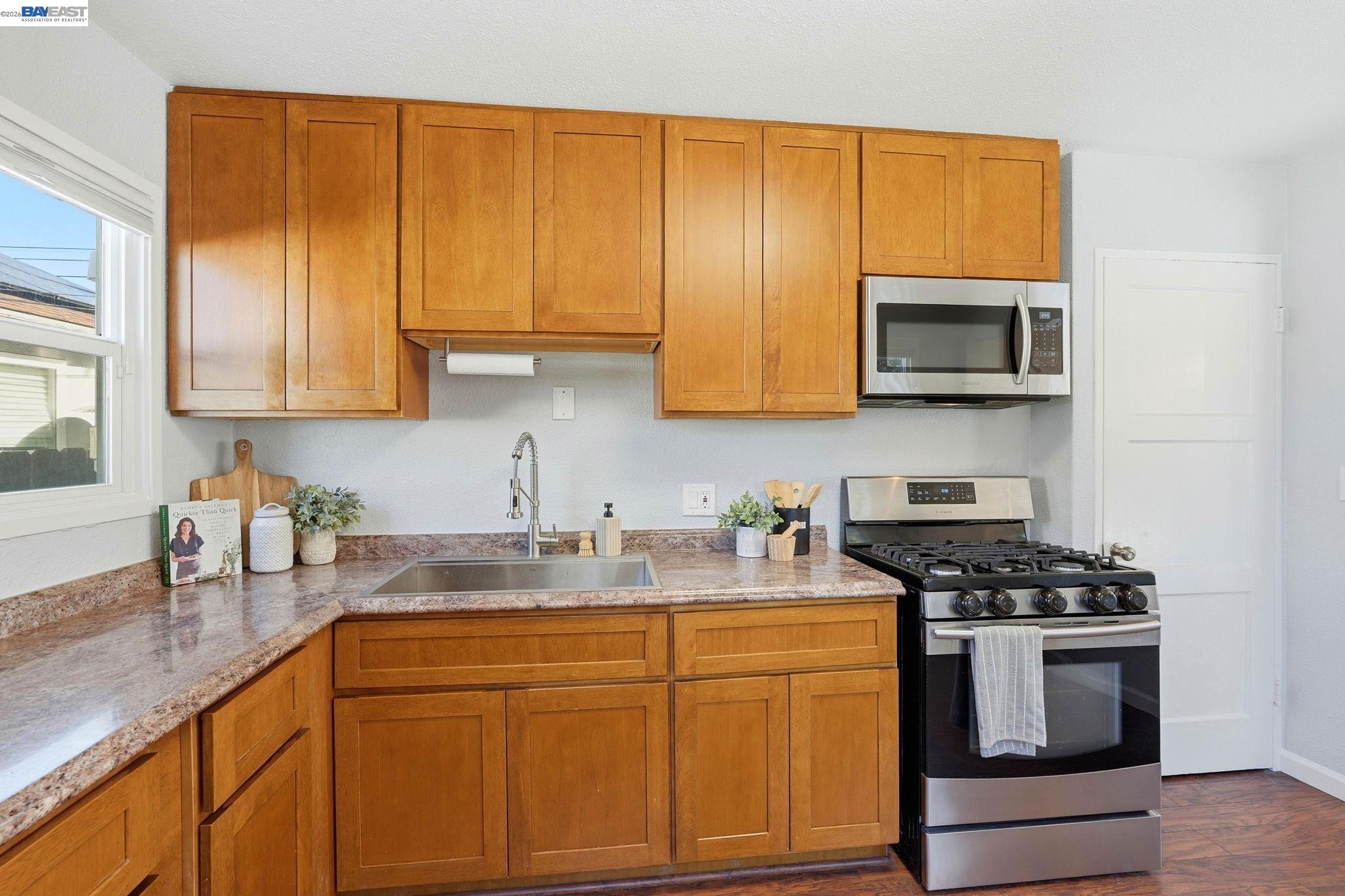 Detail Gallery Image 15 of 44 For 15965 via Granada, San Lorenzo,  CA 94580 - 3 Beds | 1 Baths